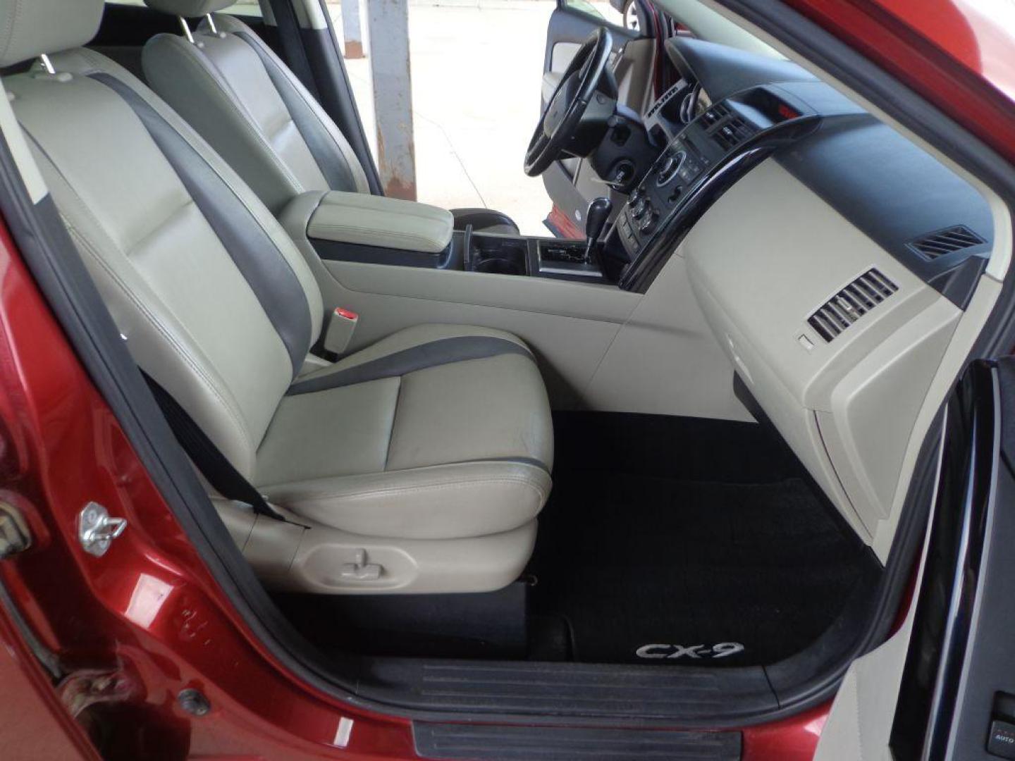 2012 MAROON MAZDA CX-9 (JM3TB3CA6C0) with an 3.7L engine, Automatic transmission, located at 6610 L St., Omaha, NE, 68117, (402) 731-7800, 41.212872, -96.014702 - FRESH TRADE- PRE INSPECTED- 3RD ROW- RUNS GREAT WITH NEWER TIRES! *****We have found that most customers do the majority of their shopping online before visiting a dealership. For this reason we feel it necessary to have a competitive price on our used vehicles right up front. We spend time r - Photo#15
