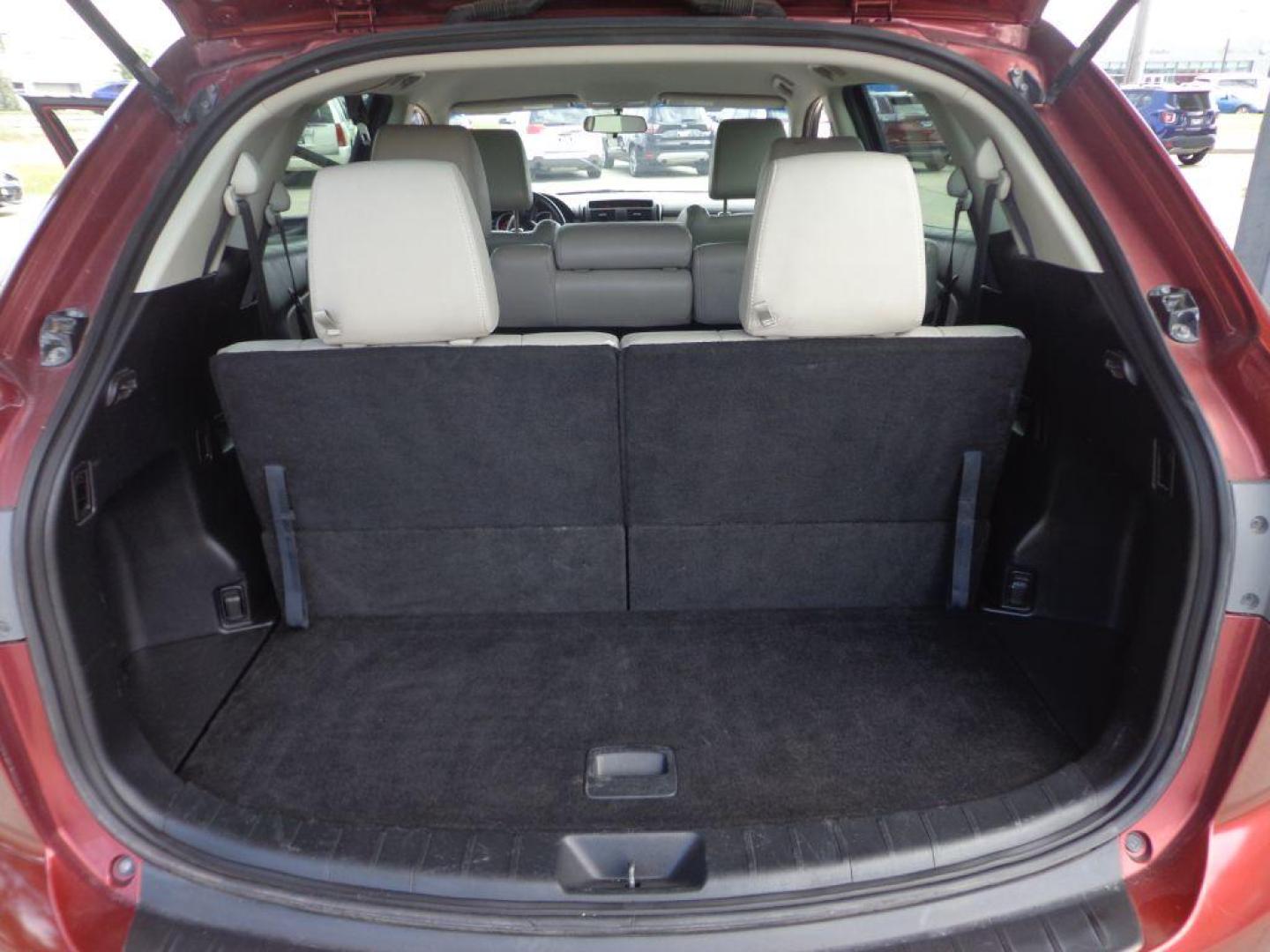 2012 MAROON MAZDA CX-9 (JM3TB3CA6C0) with an 3.7L engine, Automatic transmission, located at 6610 L St., Omaha, NE, 68117, (402) 731-7800, 41.212872, -96.014702 - FRESH TRADE- PRE INSPECTED- 3RD ROW- RUNS GREAT WITH NEWER TIRES! *****We have found that most customers do the majority of their shopping online before visiting a dealership. For this reason we feel it necessary to have a competitive price on our used vehicles right up front. We spend time r - Photo#20