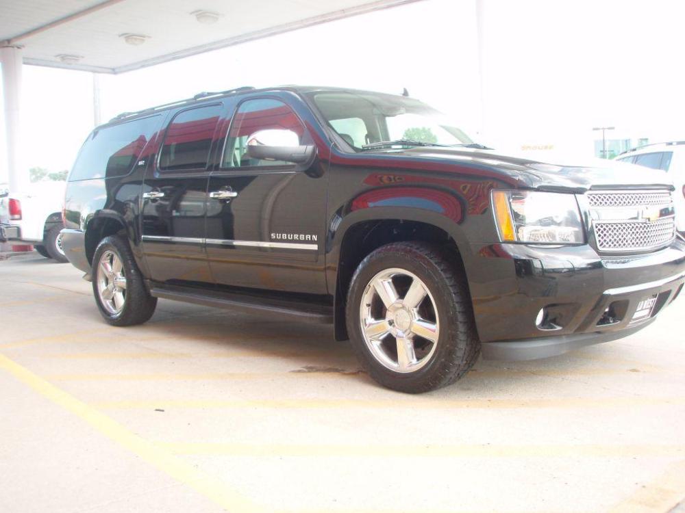 2013 BLACK CHEVROLET SUBURBAN 1500 LTZ (1GNSKKE70DR) with an 5.3L engine, Automatic transmission, located at 6610 L St., Omaha, NE, 68117, (402) 731-7800, 41.212872, -96.014702 - SHARP 2-OWNER CLEAN CARFAX LOW MILEAGE LOADED LTZ WITH NAV, BACKUP CAM, REAR ENTERTAINMENT, QUAD SEATING, BLIND SPOT ASSIST AND MUCH MORE! *****We have found that most customers do the majority of their shopping online before visiting a dealership. For this reason we feel it necessary to have - Photo #2