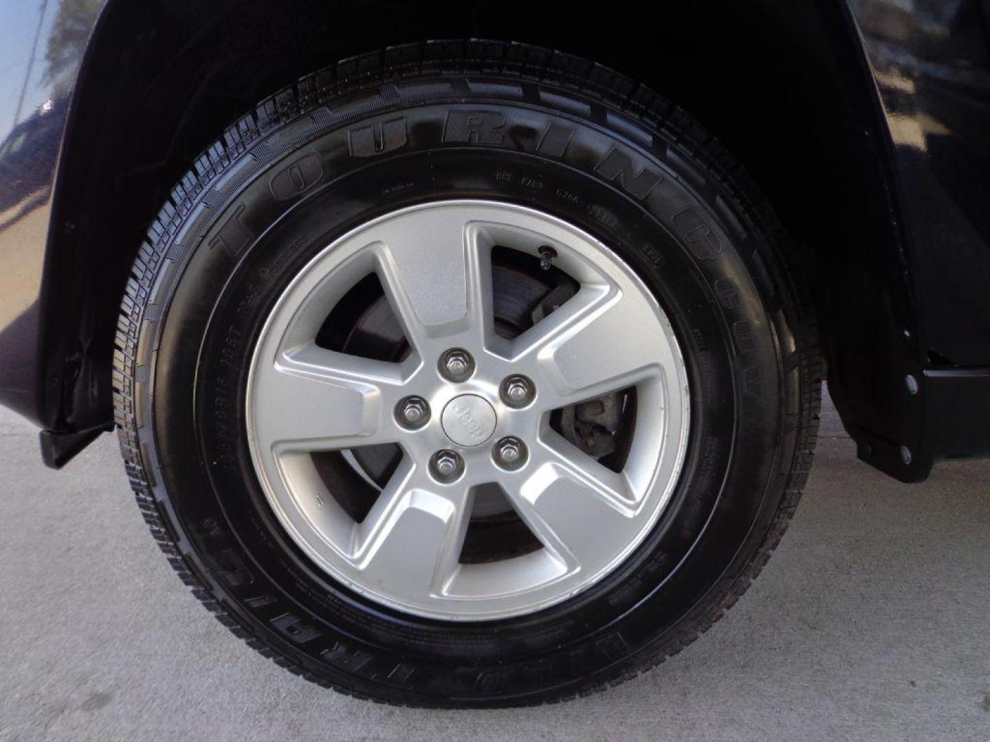 2011 BLUE JEEP LIBERTY SPORT (1J4PP2GK3BW) with an 3.7L engine, Automatic transmission, located at 6610 L St., Omaha, NE, 68117, (402) 731-7800, 41.212872, -96.014702 - LOCAL TRADE-IN WITH A CLEAN CARFAX, PRE-INSPECTED READY TO GO! *****We have found that most customers do the majority of their shopping online before visiting a dealership. For this reason we feel it necessary to have a competitive price on our used vehicles right up front. We spend time resear - Photo#7