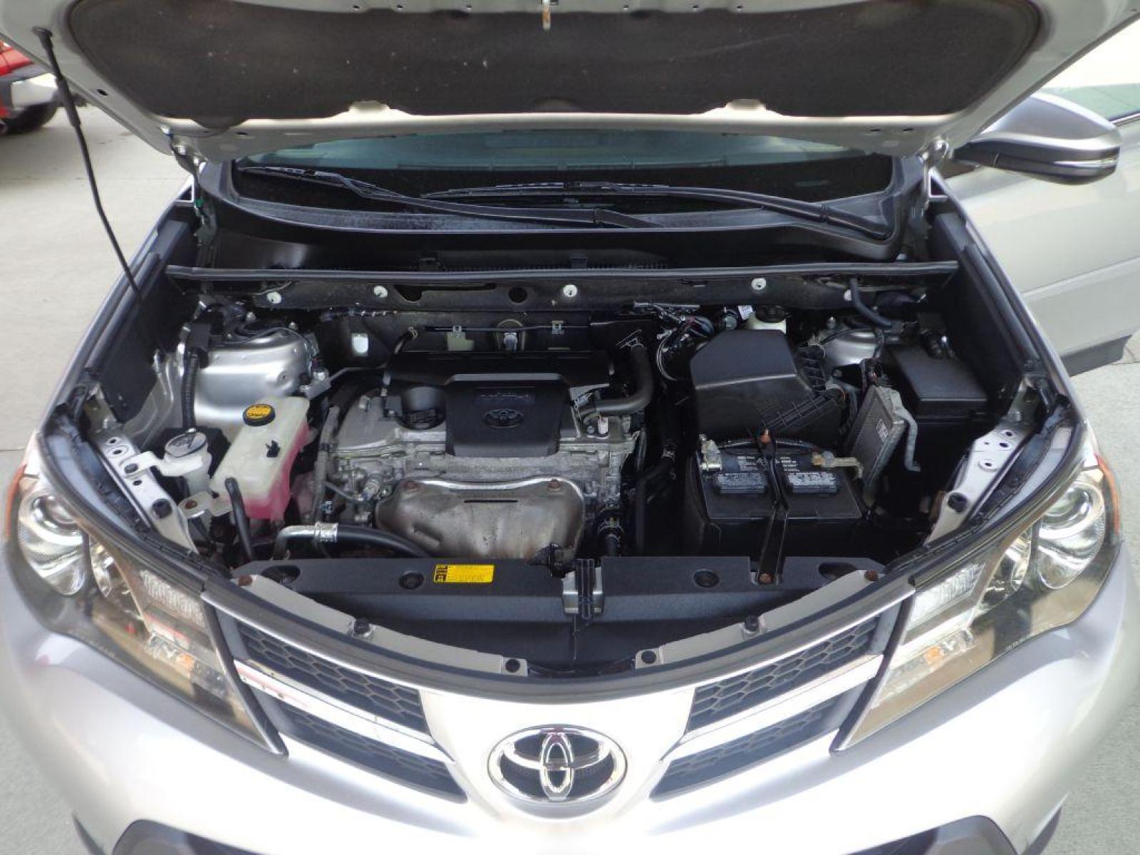 2015 SILVER TOYOTA RAV4 XLE (2T3RFREV3FW) with an 2.5L engine, Automatic transmission, located at 6610 L St., Omaha, NE, 68117, (402) 731-7800, 41.212872, -96.014702 - Photo #11