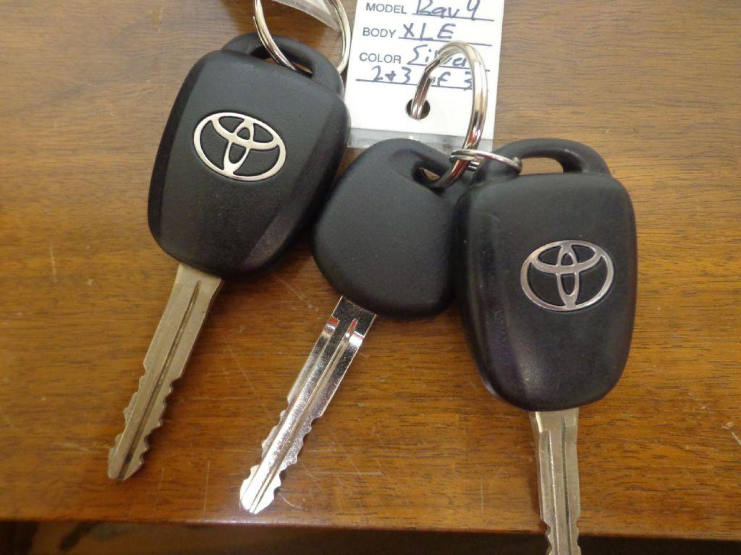 2015 SILVER TOYOTA RAV4 XLE (2T3RFREV3FW) with an 2.5L engine, Automatic transmission, located at 6610 L St., Omaha, NE, 68117, (402) 731-7800, 41.212872, -96.014702 - SHARP LOW MILE RAV WITH A SUNROOF, NAV, BACKUP CAM AND NEWER TIRES! *****We have found that most customers do the majority of their shopping online before visiting a dealership. For this reason we feel it necessary to have a competitive price on our used vehicles right up front. We spend time r - Photo#23