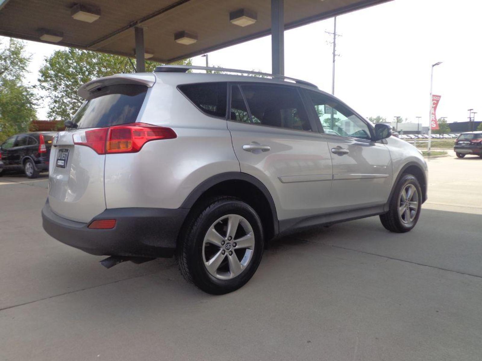 2015 SILVER TOYOTA RAV4 XLE (2T3RFREV3FW) with an 2.5L engine, Automatic transmission, located at 6610 L St., Omaha, NE, 68117, (402) 731-7800, 41.212872, -96.014702 - Photo #3