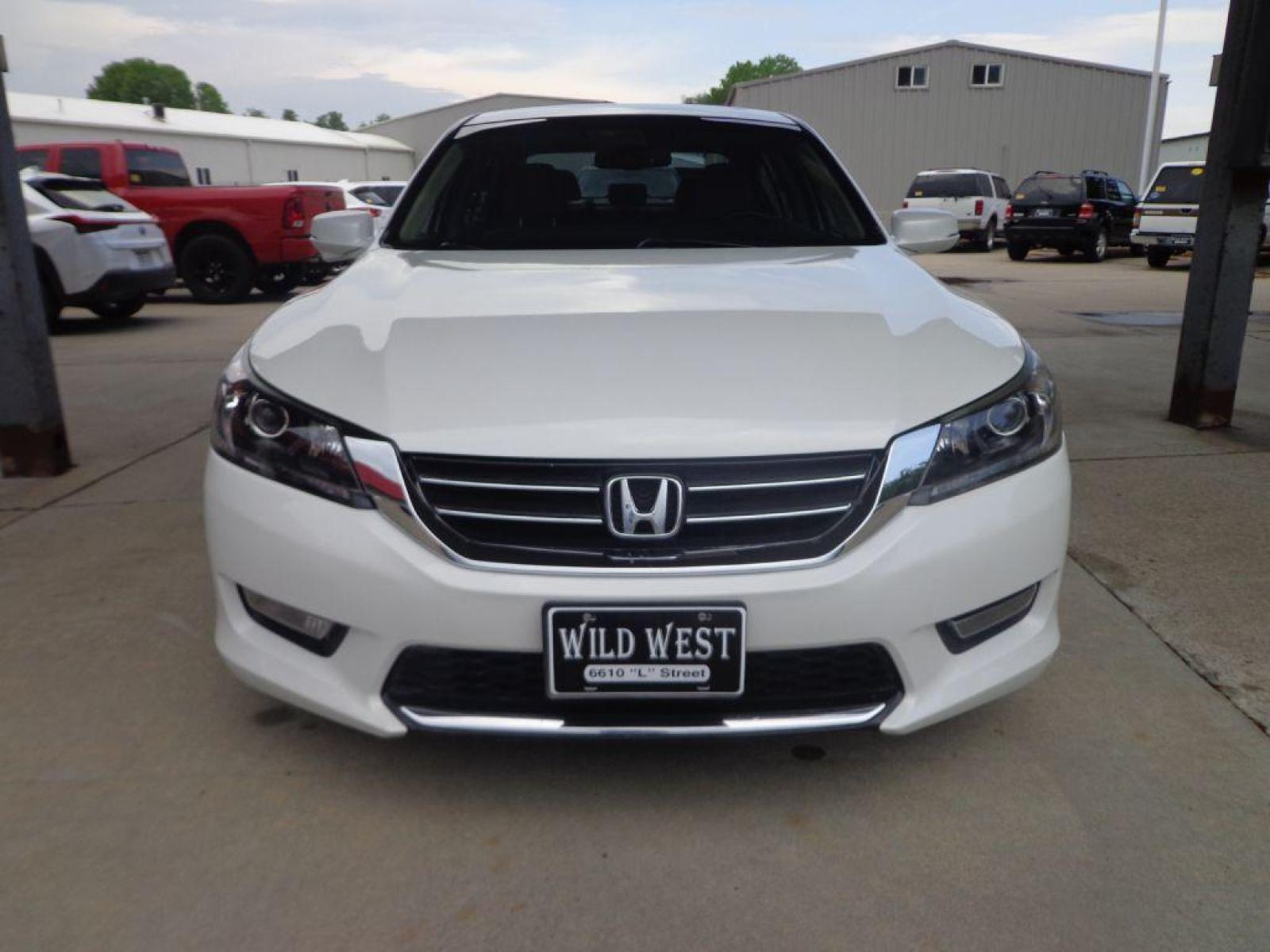 2014 WHITE HONDA ACCORD EXL (1HGCR2F87EA) with an 2.4L engine, Continuously Variable transmission, located at 6610 L St., Omaha, NE, 68117, (402) 731-7800, 41.212872, -96.014702 - Photo #1