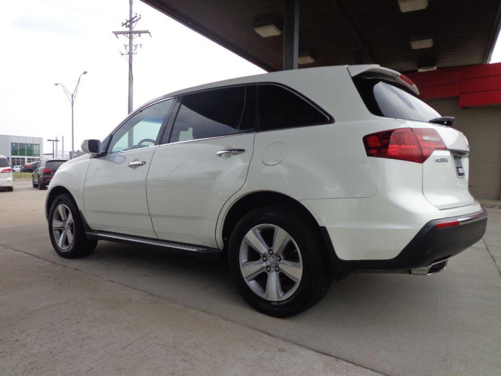 2011 WHITE ACURA MDX TECHNOLOGY (2HNYD2H45BH) with an 3.7L engine, Automatic transmission, located at 6610 L St., Omaha, NE, 68117, (402) 731-7800, 41.212872, -96.014702 - SHARP 1-OWNER CLEAN CARFAX LOW MILEAGE 3RD ROW SEATING LOADED WITH OPTIONS! *****We have found that most customers do the majority of their shopping online before visiting a dealership. For this reason we feel it necessary to have a competitive price on our used vehicles right up front. We s - Photo #5