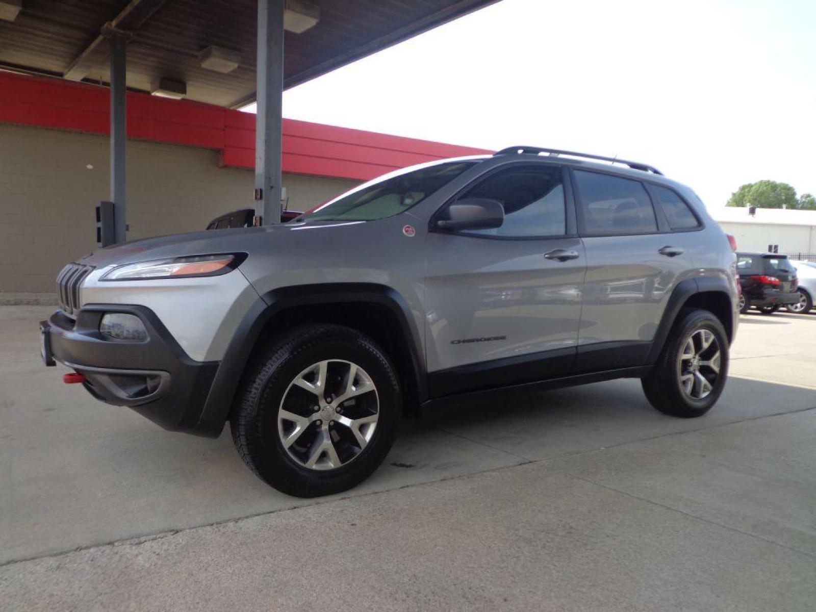 2014 SILVER JEEP CHEROKEE TRAILHAWK (1C4PJMBS0EW) with an 3.2L engine, Automatic transmission, located at 6610 L St., Omaha, NE, 68117, (402) 731-7800, 41.212872, -96.014702 - 1-OWNER CLEAN CARFAX LOW MILEAGE LOADED WITH, NEWER TIRES, Comfort / Convenience Group, Rear Back-up Camera, Power Liftgate, Remote Start System, Passive Entry / Keyless Go, A/C Auto Temperature Control with Dual Zone Control, Power 8-Way Driver Seat, Power 4-Way Driver Lumbar Adjust, Automatic Head - Photo #0