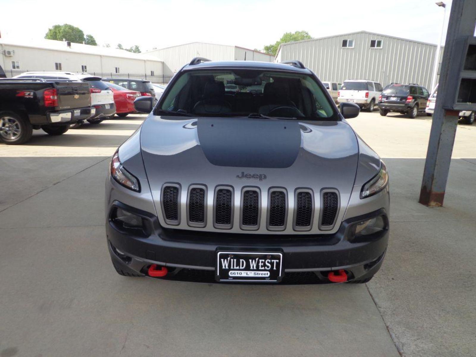 2014 SILVER JEEP CHEROKEE TRAILHAWK (1C4PJMBS0EW) with an 3.2L engine, Automatic transmission, located at 6610 L St., Omaha, NE, 68117, (402) 731-7800, 41.212872, -96.014702 - 1-OWNER CLEAN CARFAX LOW MILEAGE LOADED WITH, NEWER TIRES, Comfort / Convenience Group, Rear Back-up Camera, Power Liftgate, Remote Start System, Passive Entry / Keyless Go, A/C Auto Temperature Control with Dual Zone Control, Power 8-Way Driver Seat, Power 4-Way Driver Lumbar Adjust, Automatic Head - Photo #1
