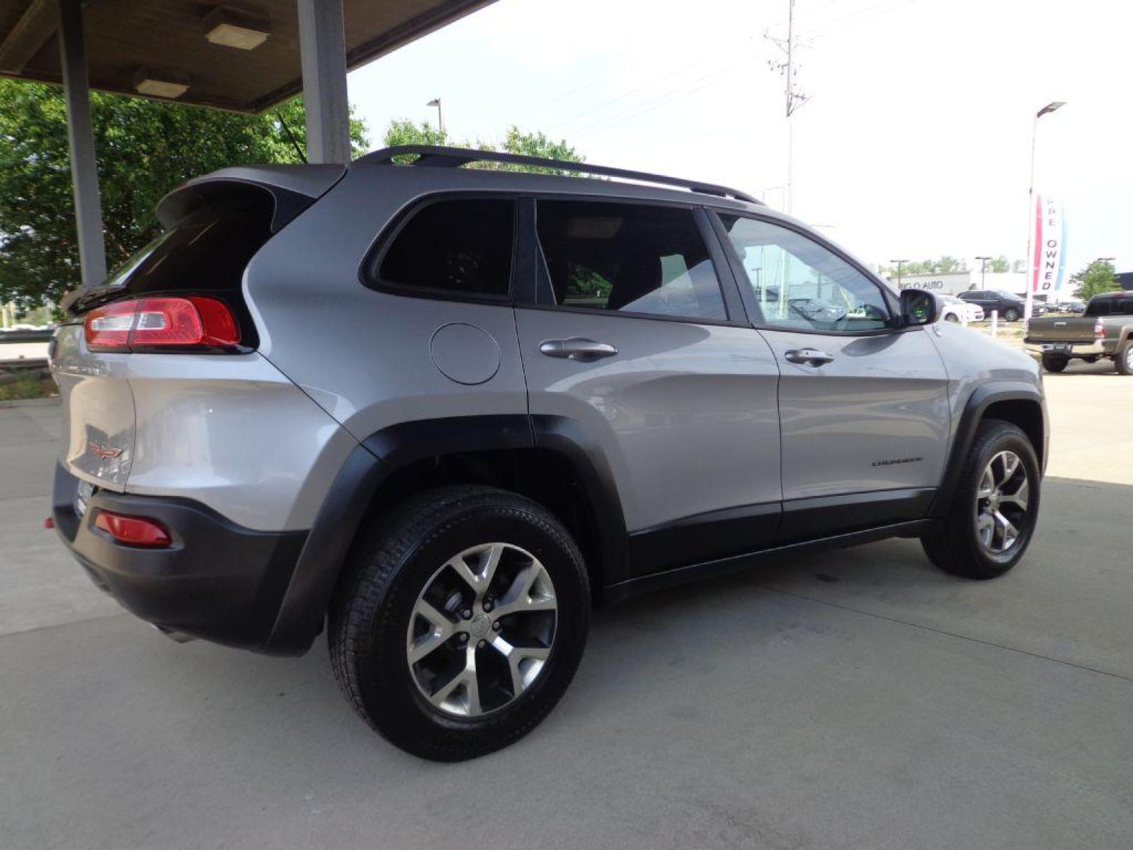 2014 SILVER JEEP CHEROKEE TRAILHAWK (1C4PJMBS0EW) with an 3.2L engine, Automatic transmission, located at 6610 L St., Omaha, NE, 68117, (402) 731-7800, 41.212872, -96.014702 - 1-OWNER CLEAN CARFAX LOW MILEAGE LOADED WITH, NEWER TIRES, Comfort / Convenience Group, Rear Back-up Camera, Power Liftgate, Remote Start System, Passive Entry / Keyless Go, A/C Auto Temperature Control with Dual Zone Control, Power 8-Way Driver Seat, Power 4-Way Driver Lumbar Adjust, Automatic Head - Photo #3