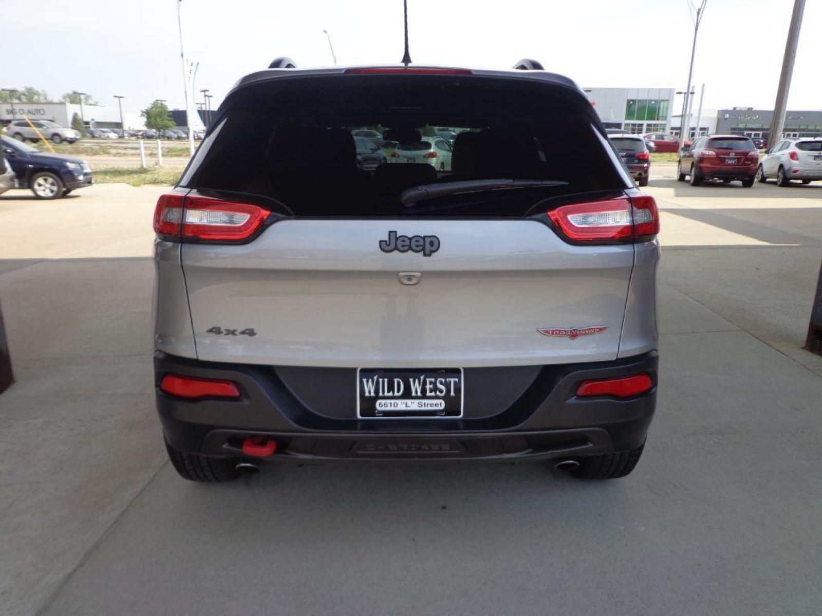 2014 SILVER JEEP CHEROKEE TRAILHAWK (1C4PJMBS0EW) with an 3.2L engine, Automatic transmission, located at 6610 L St., Omaha, NE, 68117, (402) 731-7800, 41.212872, -96.014702 - 1-OWNER CLEAN CARFAX LOW MILEAGE LOADED WITH, NEWER TIRES, Comfort / Convenience Group, Rear Back-up Camera, Power Liftgate, Remote Start System, Passive Entry / Keyless Go, A/C Auto Temperature Control with Dual Zone Control, Power 8-Way Driver Seat, Power 4-Way Driver Lumbar Adjust, Automatic Head - Photo #4