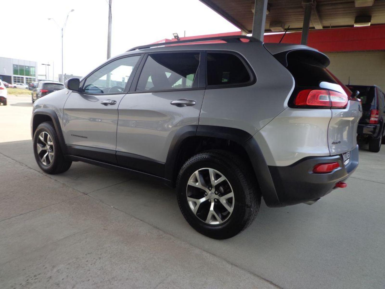 2014 SILVER JEEP CHEROKEE TRAILHAWK (1C4PJMBS0EW) with an 3.2L engine, Automatic transmission, located at 6610 L St., Omaha, NE, 68117, (402) 731-7800, 41.212872, -96.014702 - 1-OWNER CLEAN CARFAX LOW MILEAGE LOADED WITH, NEWER TIRES, Comfort / Convenience Group, Rear Back-up Camera, Power Liftgate, Remote Start System, Passive Entry / Keyless Go, A/C Auto Temperature Control with Dual Zone Control, Power 8-Way Driver Seat, Power 4-Way Driver Lumbar Adjust, Automatic Head - Photo #5