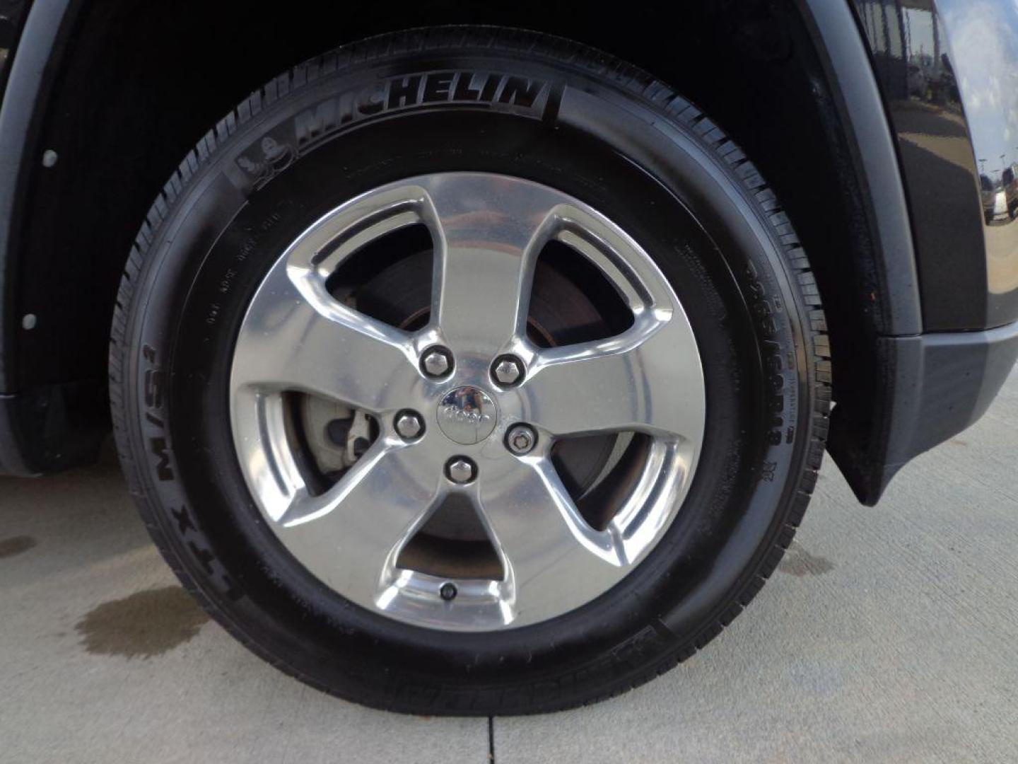 2013 BLACK JEEP GRAND CHEROKEE LIMITED (1C4RJFBT9DC) with an 5.7L engine, Automatic transmission, located at 6610 L St., Omaha, NE, 68117, (402) 731-7800, 41.212872, -96.014702 - 2-OWNER CLEAN CARFAX LOW MILEAGE LOADED WITH PANORAMIC ROOF, HEATED/COOLED SEATS, NAV, BACKUP CAM AND NEWER TIRES! *****We have found that most customers do the majority of their shopping online before visiting a dealership. For this reason we feel it necessary to have a competitive price on ou - Photo#9