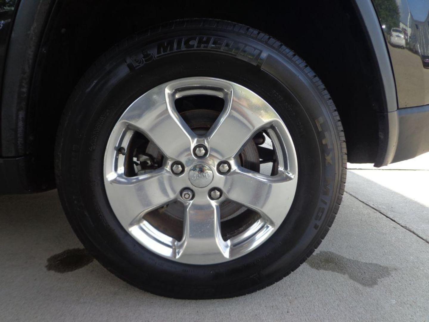 2013 BLACK JEEP GRAND CHEROKEE LIMITED (1C4RJFBT9DC) with an 5.7L engine, Automatic transmission, located at 6610 L St., Omaha, NE, 68117, (402) 731-7800, 41.212872, -96.014702 - 2-OWNER CLEAN CARFAX LOW MILEAGE LOADED WITH PANORAMIC ROOF, HEATED/COOLED SEATS, NAV, BACKUP CAM AND NEWER TIRES! *****We have found that most customers do the majority of their shopping online before visiting a dealership. For this reason we feel it necessary to have a competitive price on ou - Photo#11