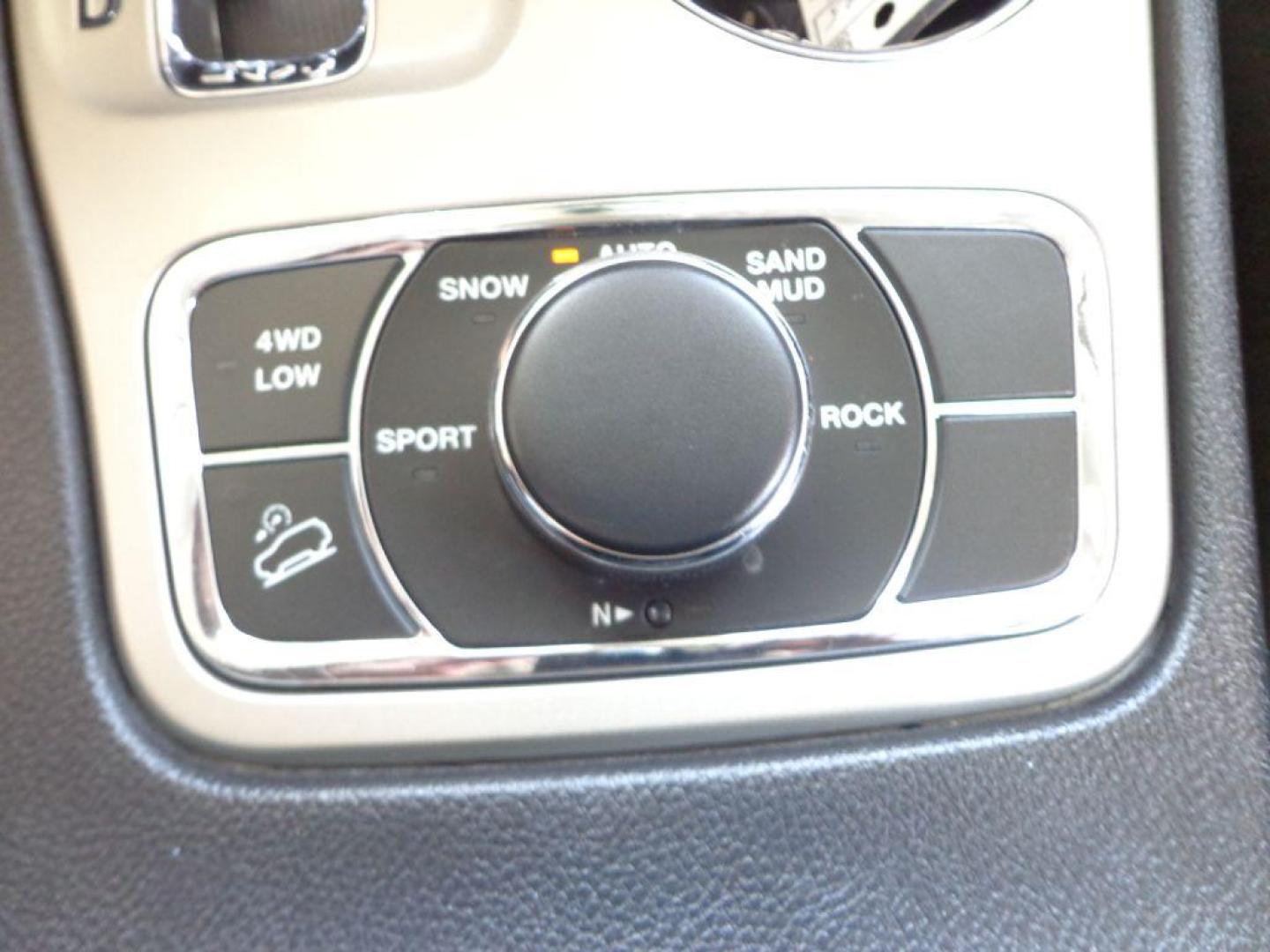 2013 BLACK JEEP GRAND CHEROKEE LIMITED (1C4RJFBT9DC) with an 5.7L engine, Automatic transmission, located at 6610 L St., Omaha, NE, 68117, (402) 731-7800, 41.212872, -96.014702 - 2-OWNER CLEAN CARFAX LOW MILEAGE LOADED WITH PANORAMIC ROOF, HEATED/COOLED SEATS, NAV, BACKUP CAM AND NEWER TIRES! *****We have found that most customers do the majority of their shopping online before visiting a dealership. For this reason we feel it necessary to have a competitive price on ou - Photo#22