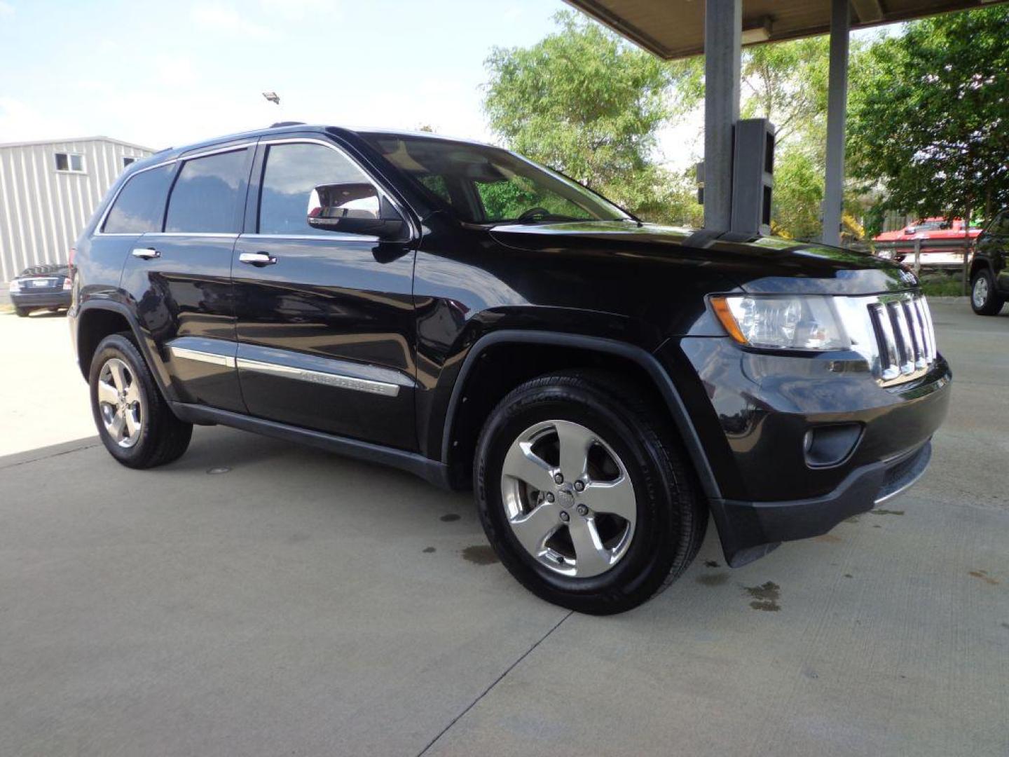 2013 BLACK JEEP GRAND CHEROKEE LIMITED (1C4RJFBT9DC) with an 5.7L engine, Automatic transmission, located at 6610 L St., Omaha, NE, 68117, (402) 731-7800, 41.212872, -96.014702 - 2-OWNER CLEAN CARFAX LOW MILEAGE LOADED WITH PANORAMIC ROOF, HEATED/COOLED SEATS, NAV, BACKUP CAM AND NEWER TIRES! *****We have found that most customers do the majority of their shopping online before visiting a dealership. For this reason we feel it necessary to have a competitive price on ou - Photo#2