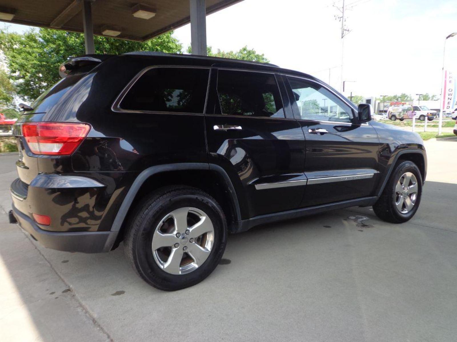 2013 BLACK JEEP GRAND CHEROKEE LIMITED (1C4RJFBT9DC) with an 5.7L engine, Automatic transmission, located at 6610 L St., Omaha, NE, 68117, (402) 731-7800, 41.212872, -96.014702 - 2-OWNER CLEAN CARFAX LOW MILEAGE LOADED WITH PANORAMIC ROOF, HEATED/COOLED SEATS, NAV, BACKUP CAM AND NEWER TIRES! *****We have found that most customers do the majority of their shopping online before visiting a dealership. For this reason we feel it necessary to have a competitive price on ou - Photo #3