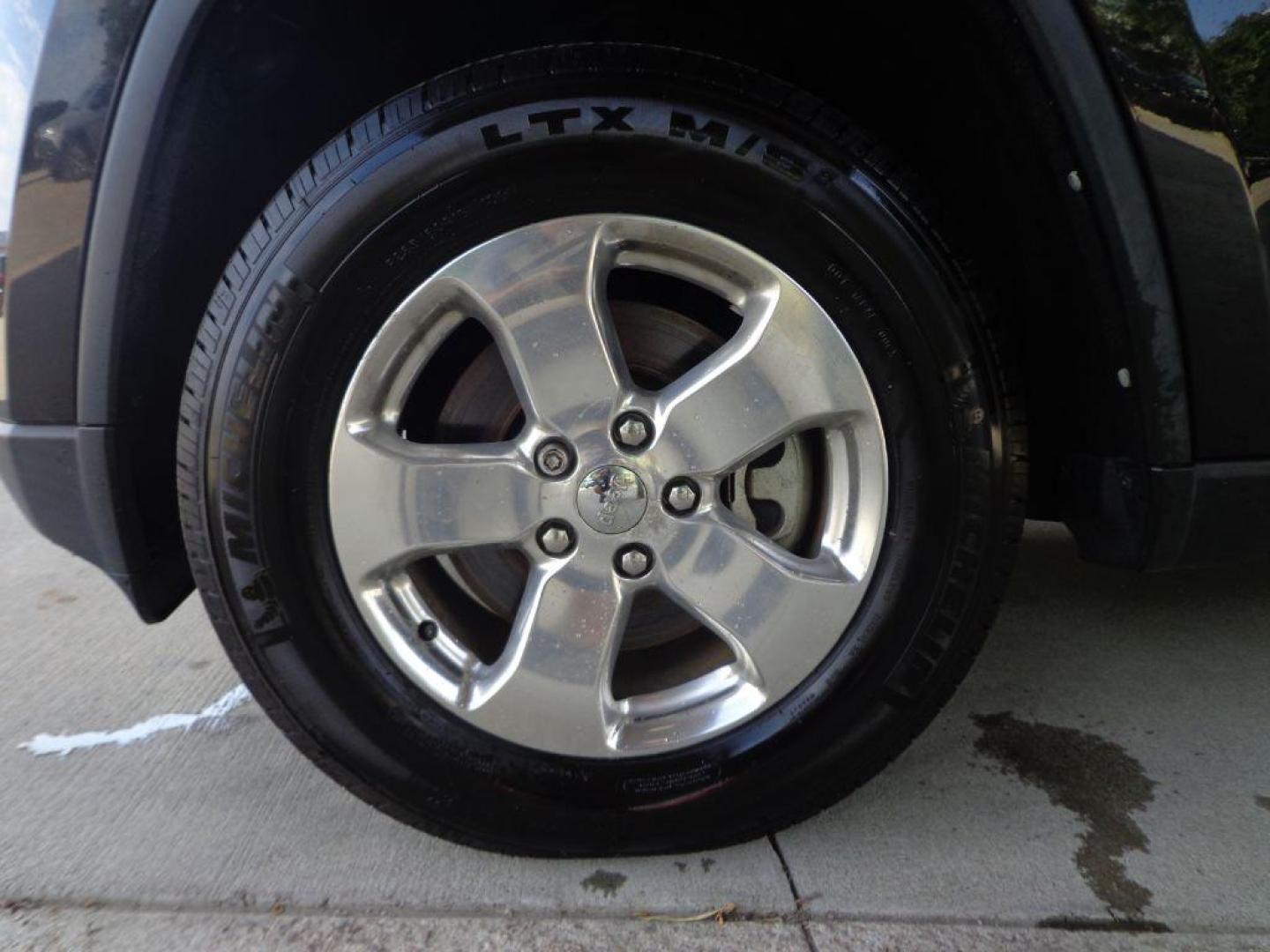 2013 BLACK JEEP GRAND CHEROKEE LIMITED (1C4RJFBT9DC) with an 5.7L engine, Automatic transmission, located at 6610 L St., Omaha, NE, 68117, (402) 731-7800, 41.212872, -96.014702 - 2-OWNER CLEAN CARFAX LOW MILEAGE LOADED WITH PANORAMIC ROOF, HEATED/COOLED SEATS, NAV, BACKUP CAM AND NEWER TIRES! *****We have found that most customers do the majority of their shopping online before visiting a dealership. For this reason we feel it necessary to have a competitive price on ou - Photo#8