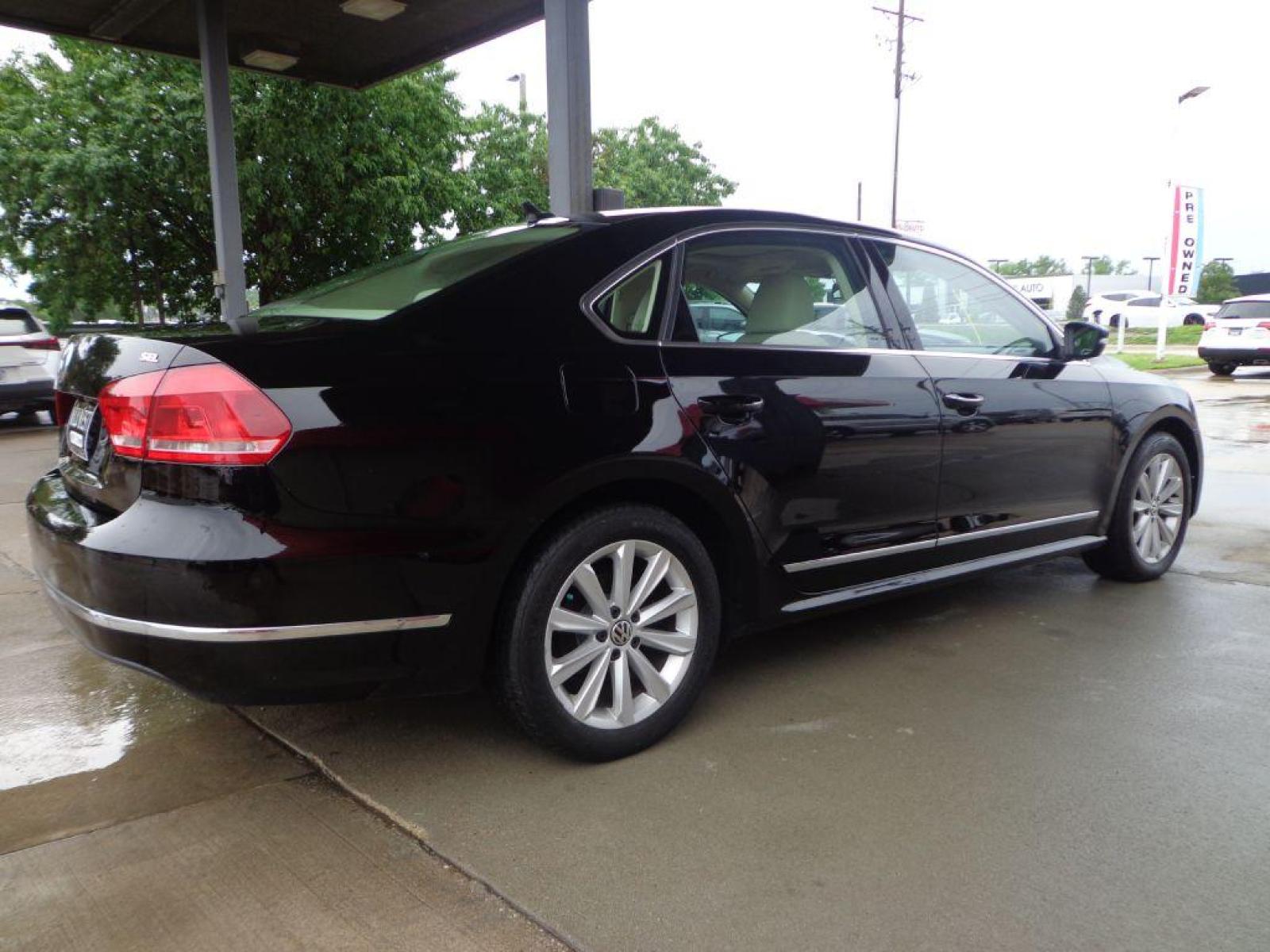2013 BLACK VOLKSWAGEN PASSAT SEL (1VWCH7A34DC) with an 2.5L engine, Automatic transmission, located at 6610 L St., Omaha, NE, 68117, (402) 731-7800, 41.212872, -96.014702 - SHARP SEL PACKAGE WITH A CLEAN CARFAX, LOW MILEAGE, SUNROOF, HEATED SEATS, BACKUP CAM AND NEWER TIRES! *****We have found that most customers do the majority of their shopping online before visiting a dealership. For this reason we feel it necessary to have a competitive price on our used vehi - Photo #3