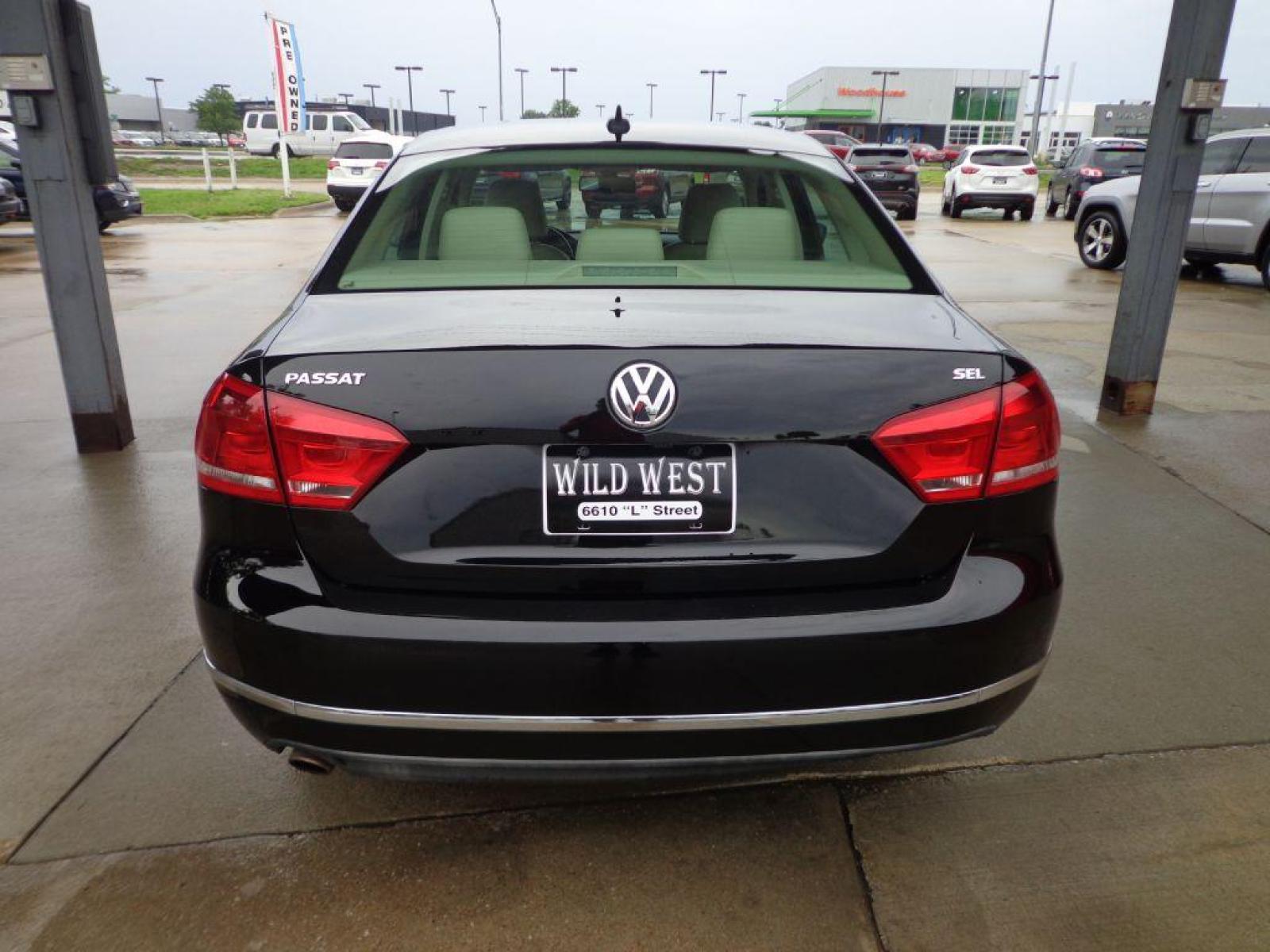2013 BLACK VOLKSWAGEN PASSAT SEL (1VWCH7A34DC) with an 2.5L engine, Automatic transmission, located at 6610 L St., Omaha, NE, 68117, (402) 731-7800, 41.212872, -96.014702 - SHARP SEL PACKAGE WITH A CLEAN CARFAX, LOW MILEAGE, SUNROOF, HEATED SEATS, BACKUP CAM AND NEWER TIRES! *****We have found that most customers do the majority of their shopping online before visiting a dealership. For this reason we feel it necessary to have a competitive price on our used vehi - Photo #4
