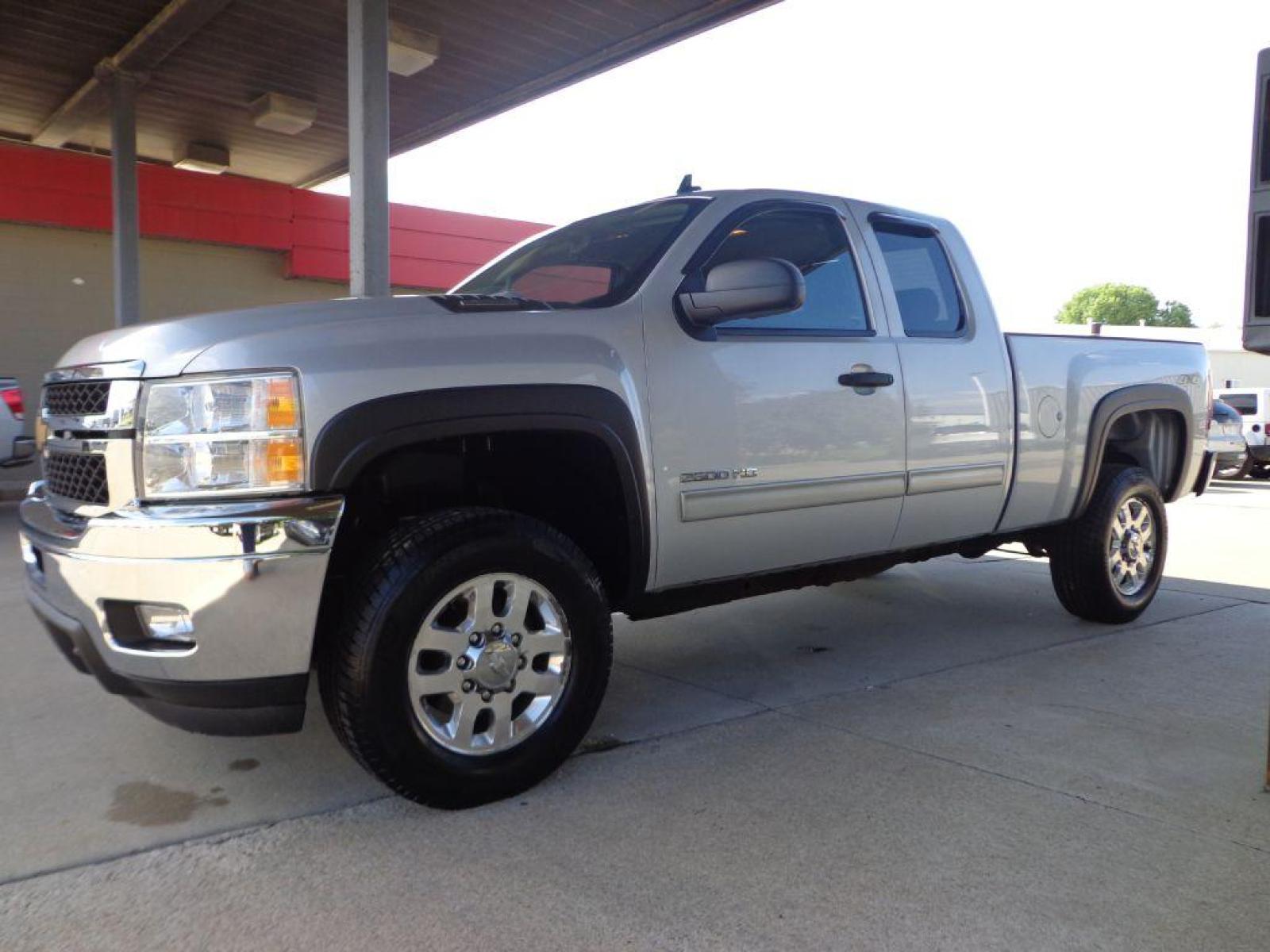 2013 SILVER CHEVROLET SILVERADO 2500 HEAVY DUTY LT (1GC2KXCG0DZ) with an 6.0L engine, Automatic transmission, located at 6610 L St., Omaha, NE, 68117, (402) 731-7800, 41.212872, -96.014702 - 1-OWNER CLEAN CARFAX LOW MILEAGE AND A NICE SET OF MICHELINS! *****We have found that most customers do the majority of their shopping online before visiting a dealership. For this reason we feel it necessary to have a competitive price on our used vehicles right up front. We spend time researc - Photo #0
