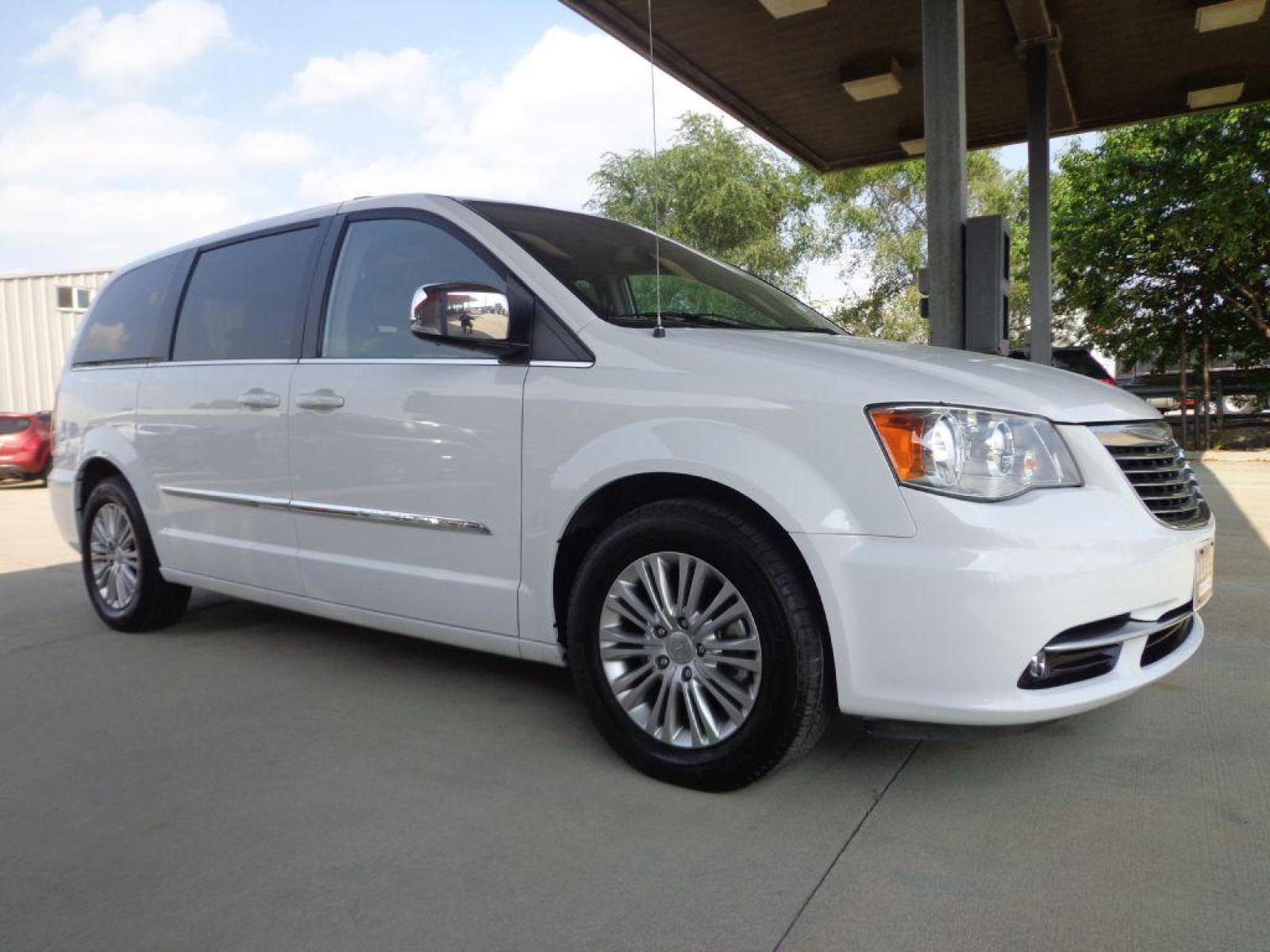 2015 WHITE CHRYSLER TOWN and COUNTRY TOURING L (2C4RC1CG9FR) with an 3.6L engine, Automatic transmission, located at 6610 L St., Omaha, NE, 68117, (402) 731-7800, 41.212872, -96.014702 - SHARP LOW MILE TOURING -L LOADED WITH A CLEAN CARFAX, NAV, BACKUP CAM, REAR ENTERTAINMENT, LEATHER SEATING, POWER DOORS, POWER LIFTGATE, BLIND SPOT ASSIST AND A NICE SET OF MICHELINS! *****We have found that most customers do the majority of their shopping online before visiting a dealership. For - Photo #2