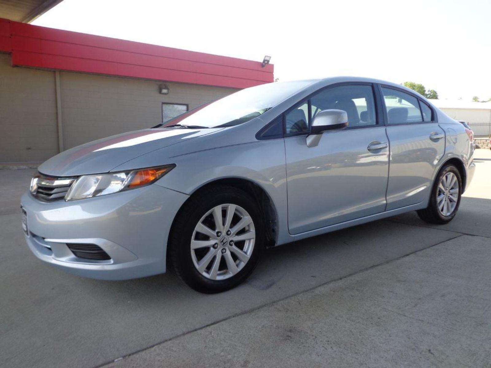 2012 BLUE HONDA CIVIC EXL (19XFB2F98CE) with an 1.8L engine, Automatic transmission, located at 6610 L St., Omaha, NE, 68117, (402) 731-7800, 41.212872, -96.014702 - 2-OWNER CLEAN CARFAX LOW MILEAGE LOADED WITH HEATED LEATHER, SUNROOF AND NEWER TIRES! *****We have found that most customers do the majority of their shopping online before visiting a dealership. For this reason we feel it necessary to have a competitive price on our used vehicles right up fr - Photo #0