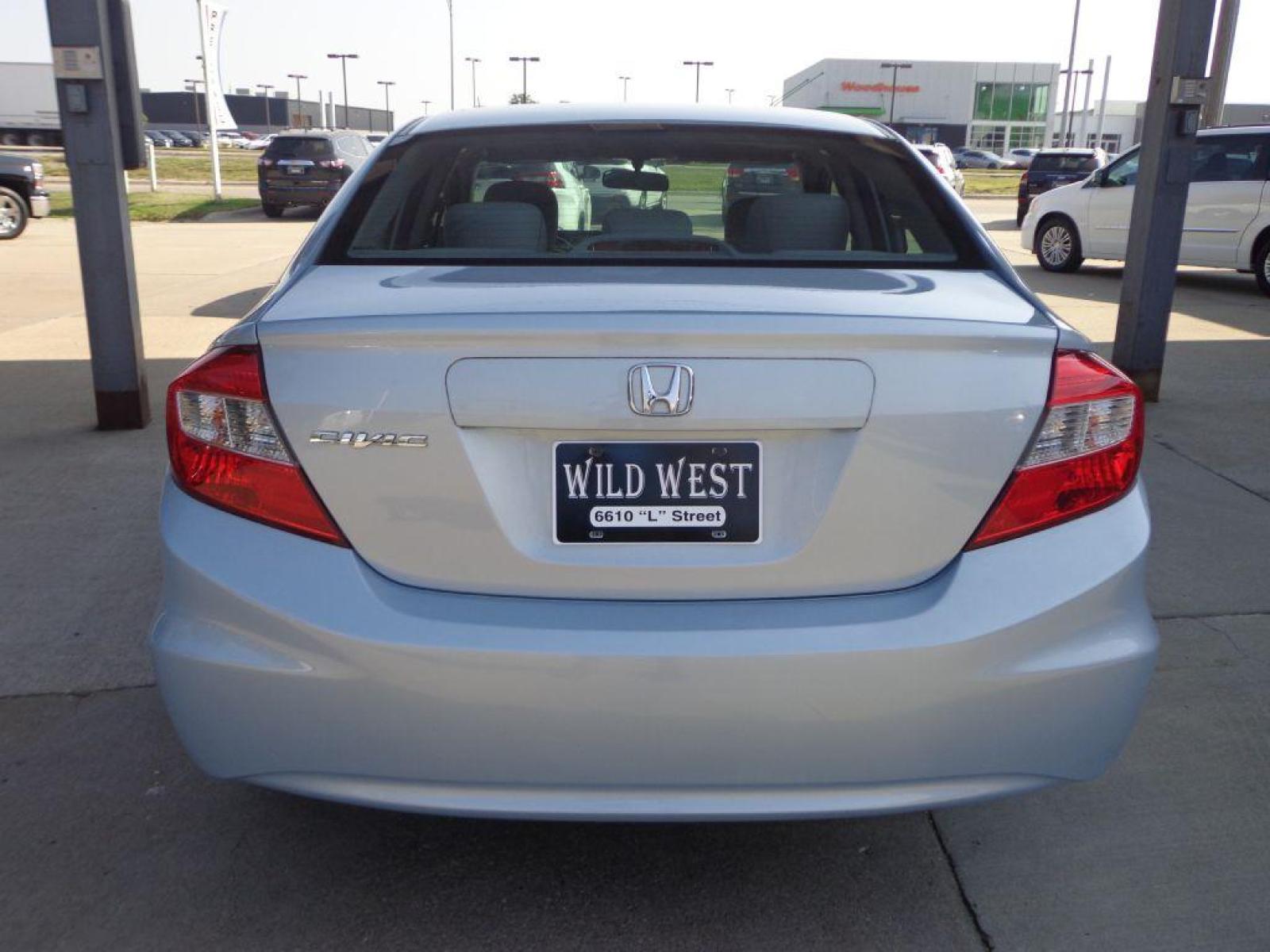 2012 BLUE HONDA CIVIC EXL (19XFB2F98CE) with an 1.8L engine, Automatic transmission, located at 6610 L St., Omaha, NE, 68117, (402) 731-7800, 41.212872, -96.014702 - 2-OWNER CLEAN CARFAX LOW MILEAGE LOADED WITH HEATED LEATHER, SUNROOF AND NEWER TIRES! *****We have found that most customers do the majority of their shopping online before visiting a dealership. For this reason we feel it necessary to have a competitive price on our used vehicles right up fr - Photo #4