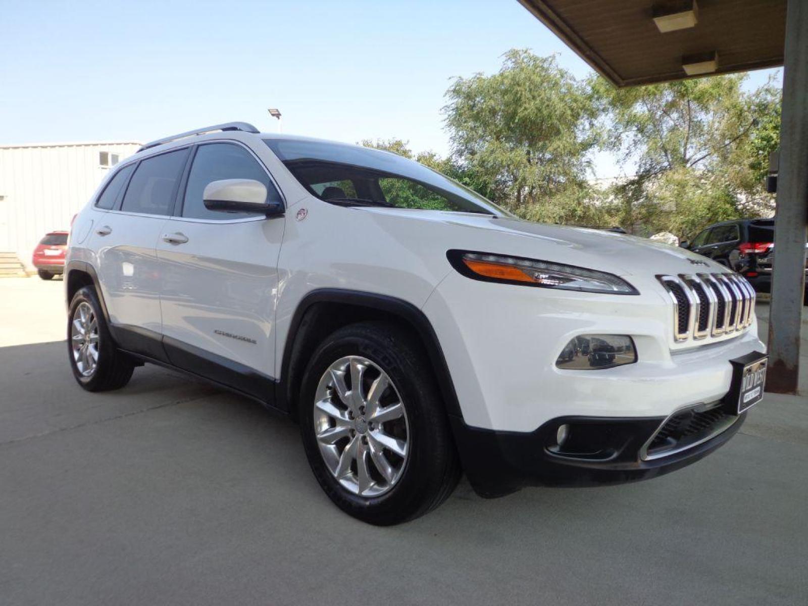 2015 WHITE JEEP CHEROKEE LIMITED (1C4PJMDS6FW) with an 3.2L engine, Automatic transmission, located at 6610 L St., Omaha, NE, 68117, (402) 731-7800, 41.212872, -96.014702 - 2-OWNER CLEAN CARFAX LOW MILEAGE LOADED WITH OPTIONS! *****We have found that most customers do the majority of their shopping online before visiting a dealership. For this reason we feel it necessary to have a competitive price on our used vehicles right up front. We spend time researching t - Photo #2