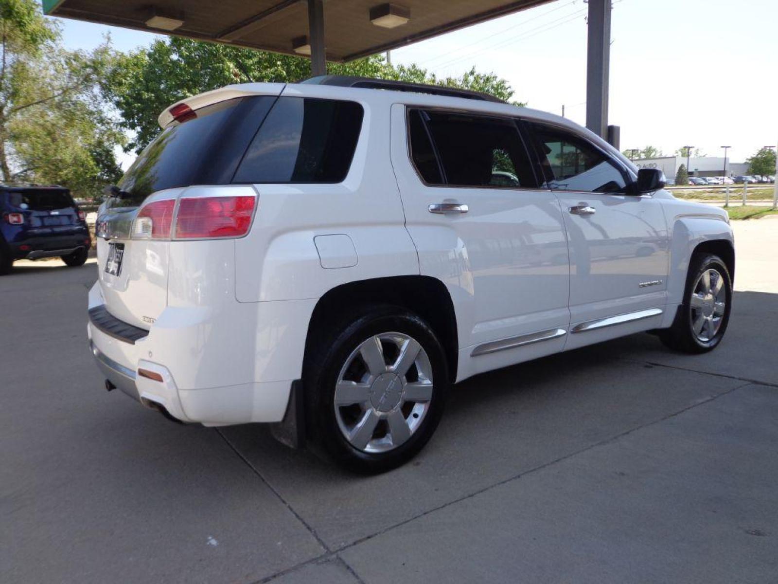2014 WHITE GMC TERRAIN DENALI (2GKFLZE36E6) with an 3.6L engine, Automatic transmission, located at 6610 L St., Omaha, NE, 68117, (402) 731-7800, 41.212872, -96.014702 - Photo #3