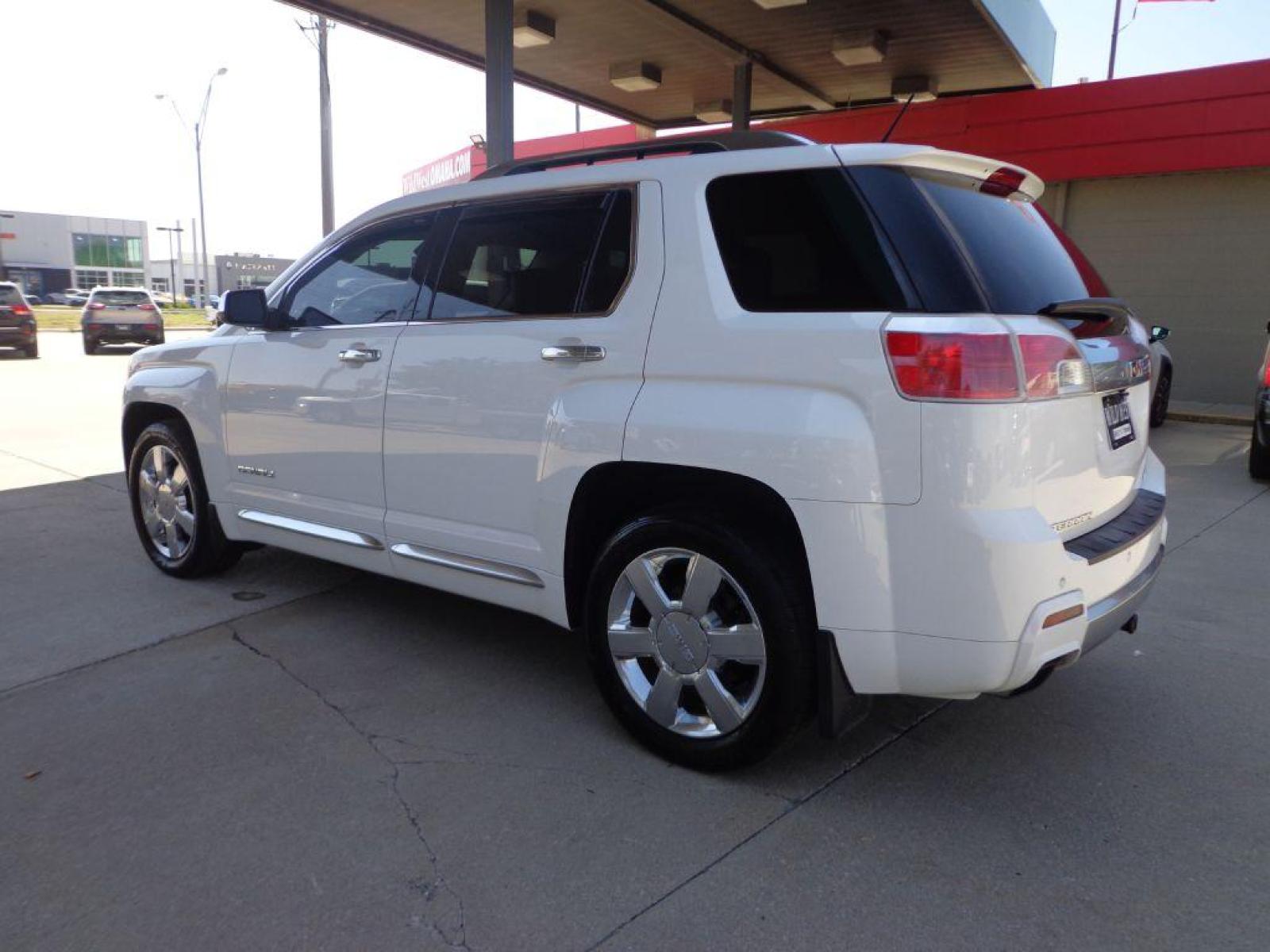 2014 WHITE GMC TERRAIN DENALI (2GKFLZE36E6) with an 3.6L engine, Automatic transmission, located at 6610 L St., Omaha, NE, 68117, (402) 731-7800, 41.212872, -96.014702 - Photo #5