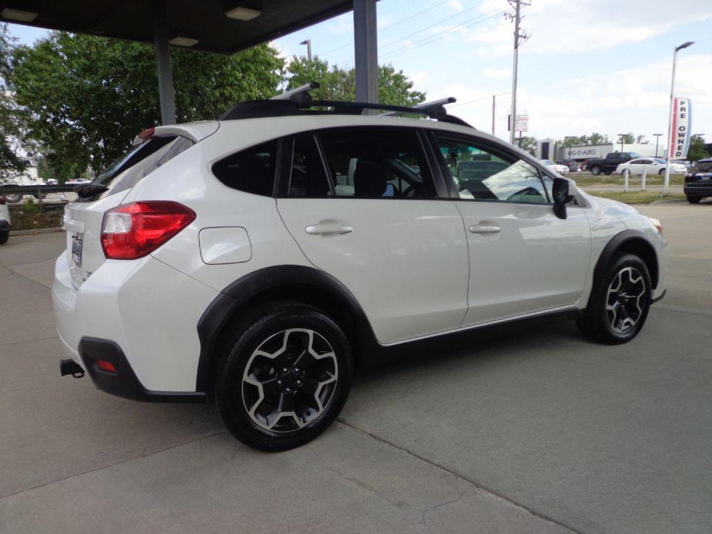 2014 WHITE SUBARU XV CROSSTREK 2.0 PREMIUM (JF2GPAVC3E8) with an 2.0L engine, Continuously Variable transmission, located at 6610 L St., Omaha, NE, 68117, (402) 731-7800, 41.212872, -96.014702 - 1-OWNER CLEAN CARFAX LOW MILEAGE WITH HEATED SEATS AND A SUNROOF! *****We have found that most customers do the majority of their shopping online before visiting a dealership. For this reason we feel it necessary to have a competitive price on our used vehicles right up front. We spend time r - Photo#3