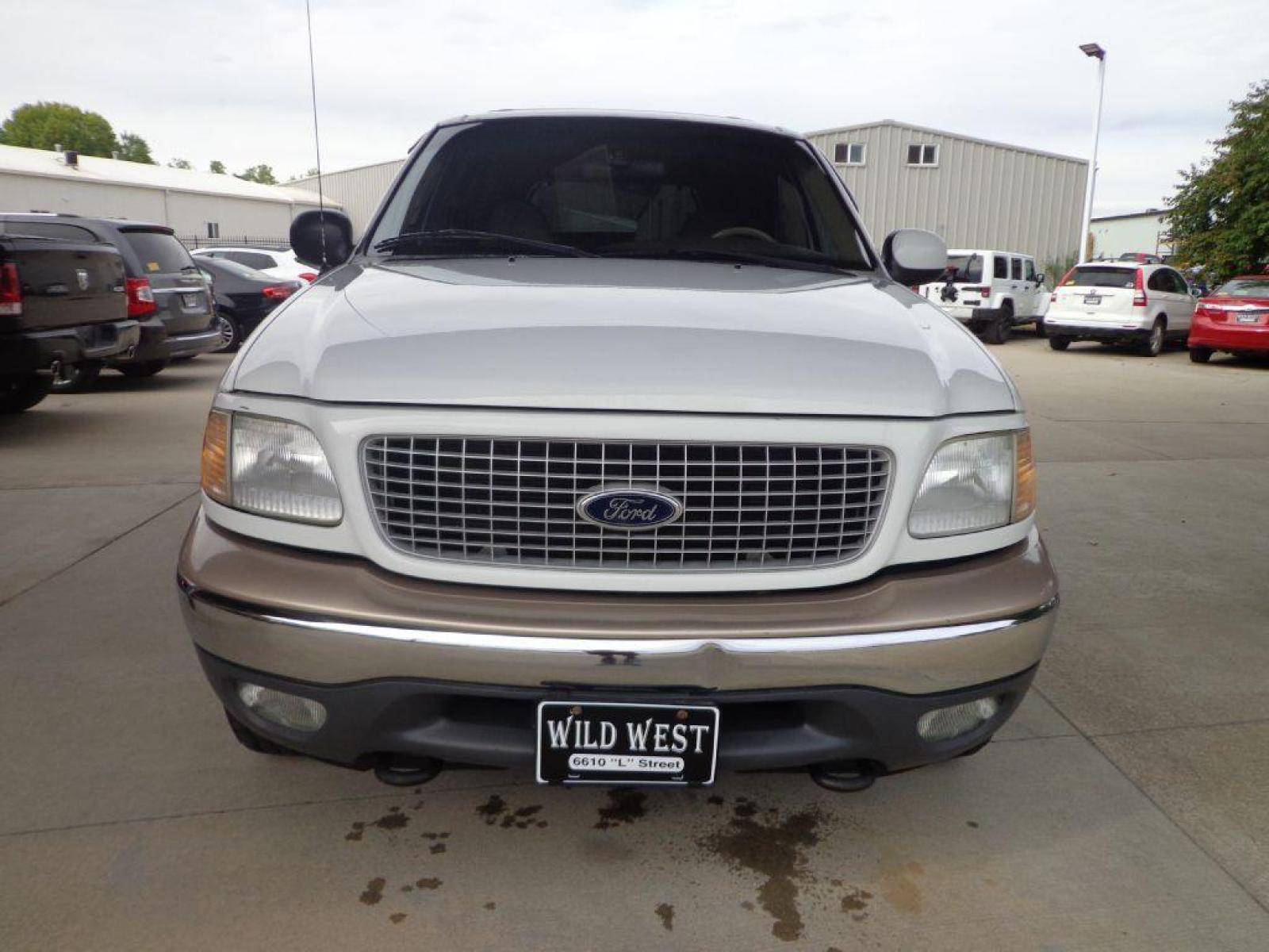 1999 WHITE FORD EXPEDITION (1FMPU18L3XL) with an 5.4L engine, Automatic transmission, located at 6610 L St., Omaha, NE, 68117, (402) 731-7800, 41.212872, -96.014702 - FRESH TRADE IN RUNS AND DRIVES GREAT! *****We have found that most customers do the majority of their shopping online before visiting a dealership. For this reason we feel it necessary to have a competitive price on our used vehicles right up front. We spend time researching the region to ensur - Photo #1