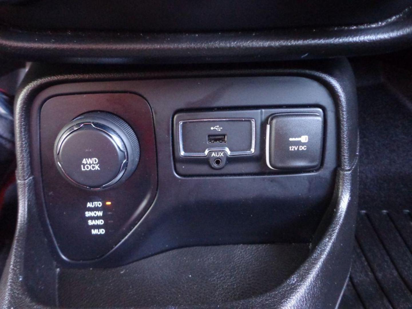 2016 BLUE JEEP RENEGADE LIMITED (ZACCJBDT0GP) with an 2.4L engine, Automatic transmission, located at 6610 L St., Omaha, NE, 68117, (402) 731-7800, 41.212872, -96.014702 - SHARP 2-OWNER, CLEAN CARFAX, LOW MILEAGE, NEWER TIRES, LOADED WITH OPTIONS INCLUDING: Passive Entry Keyless Enter 'n Got Package Blind Spot and Cross Path Detection 6.5-Inch Navigation Group with Uconnect My Sky Power Retractable / Removable Panels Beatst Premium Audio System *****We have - Photo#23