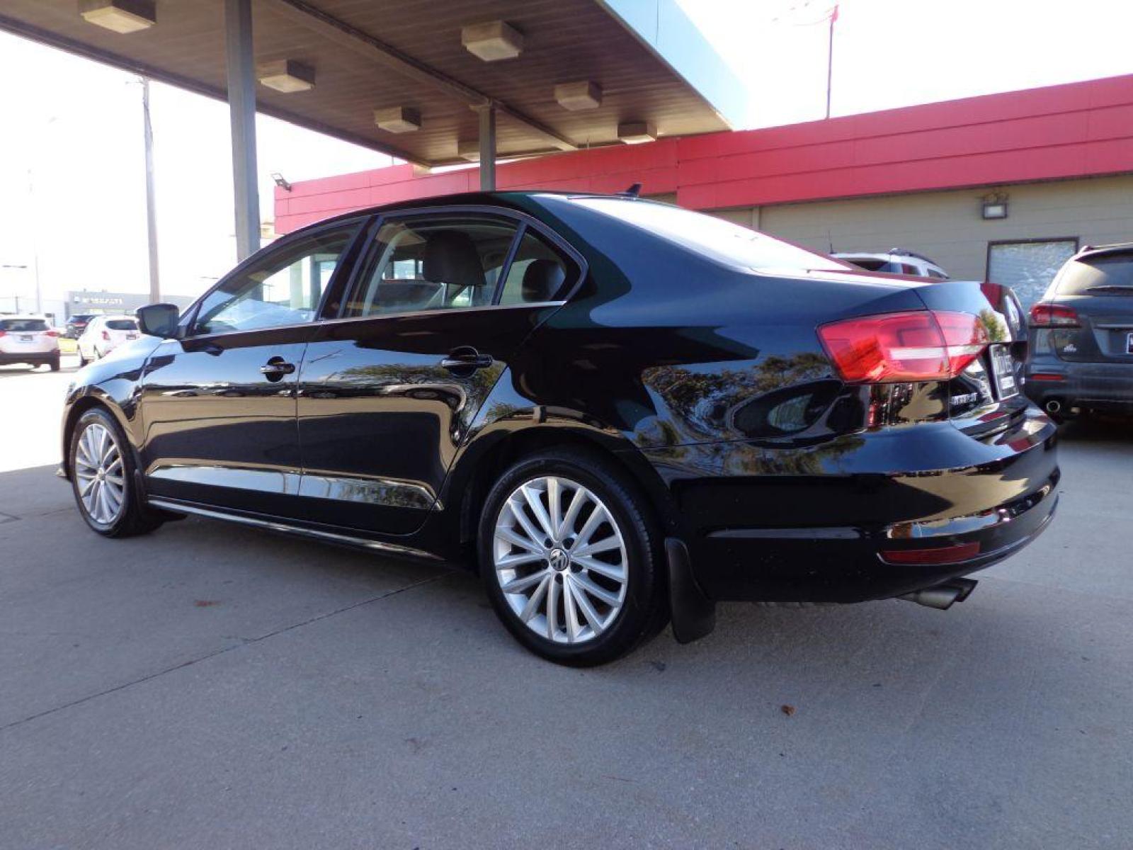 2015 BLACK VOLKSWAGEN JETTA SE (3VWD17AJ8FM) with an 1.8L engine, Automatic transmission, located at 6610 L St., Omaha, NE, 68117, (402) 731-7800, 41.212872, -96.014702 - SHARP LOADED UP JETTA WITH LOW MILEAGE AND NEWER TIRES! *****We have found that most customers do the majority of their shopping online before visiting a dealership. For this reason we feel it necessary to have a competitive price on our used vehicles right up front. We spend time researching t - Photo #5