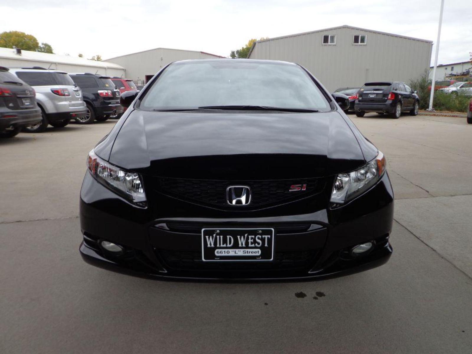 2012 BLACK HONDA CIVIC SI (2HGFG4A56CH) with an 2.4L engine, 6-Speed Manual transmission, located at 6610 L St., Omaha, NE, 68117, (402) 731-7800, 41.212872, -96.014702 - SHARP LOW MILE SI WITH A CLEAN CARFAX! *****We have found that most customers do the majority of their shopping online before visiting a dealership. For this reason we feel it necessary to have a competitive price on our used vehicles right up front. We spend time researching the region to ensu - Photo #1