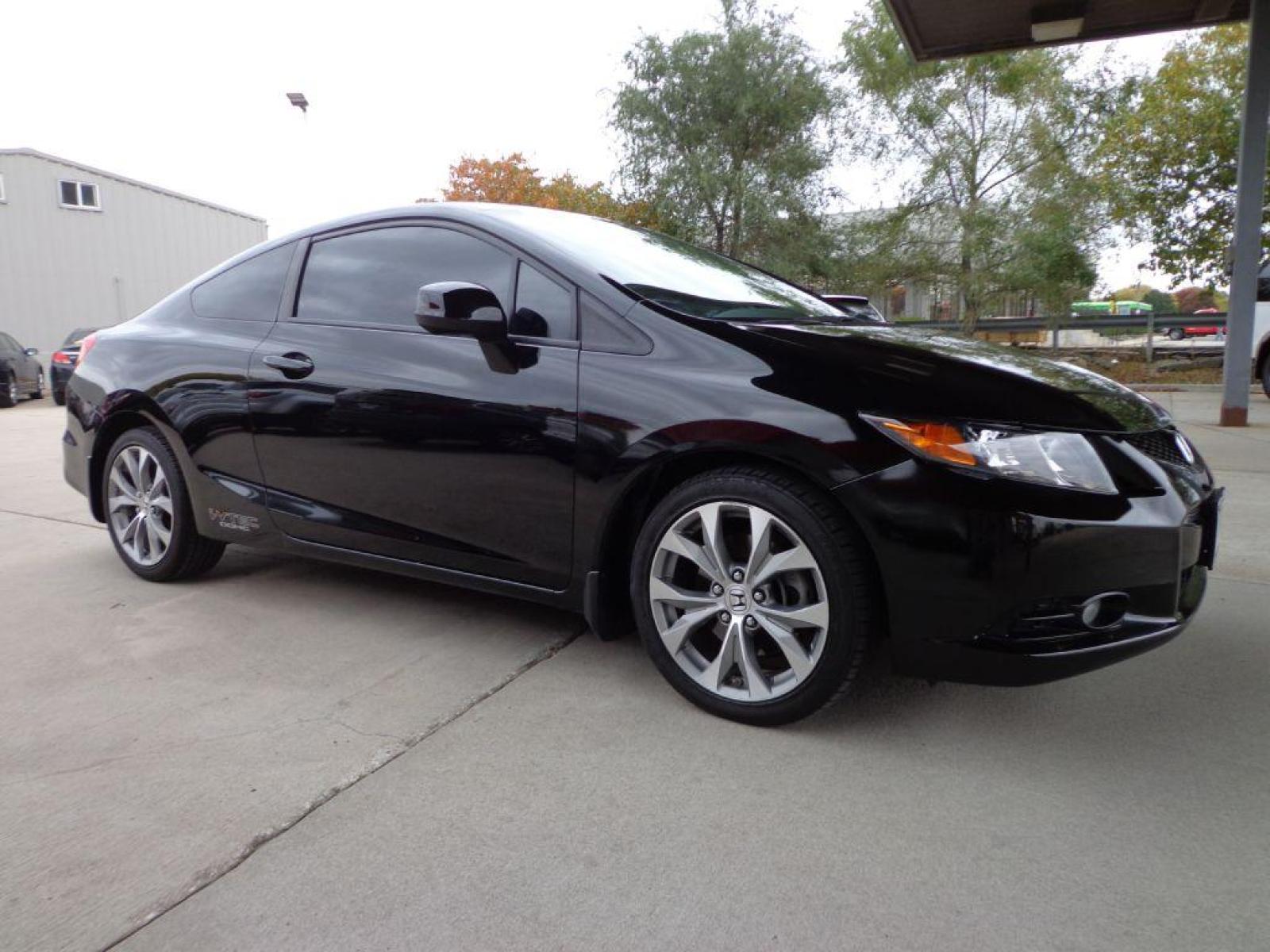 2012 BLACK HONDA CIVIC SI (2HGFG4A56CH) with an 2.4L engine, 6-Speed Manual transmission, located at 6610 L St., Omaha, NE, 68117, (402) 731-7800, 41.212872, -96.014702 - SHARP LOW MILE SI WITH A CLEAN CARFAX! *****We have found that most customers do the majority of their shopping online before visiting a dealership. For this reason we feel it necessary to have a competitive price on our used vehicles right up front. We spend time researching the region to ensu - Photo #2