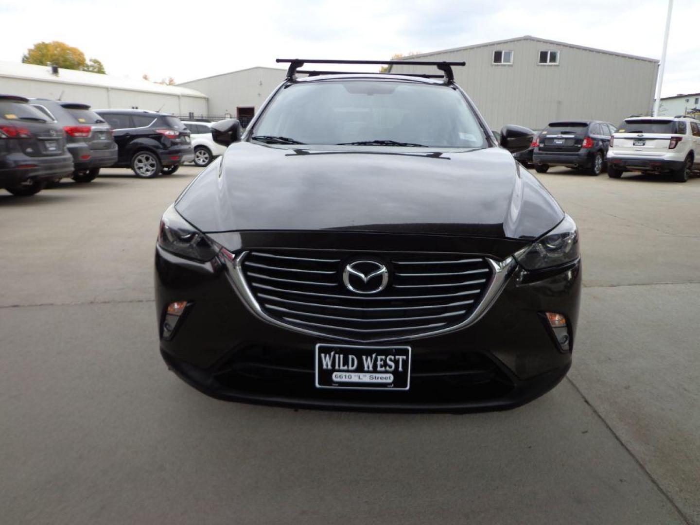 2016 GRAY MAZDA CX-3 GRAND TOURING (JM1DKBD79G0) with an 2.0L engine, Automatic transmission, located at 6610 L St., Omaha, NE, 68117, (402) 731-7800, 41.212872, -96.014702 - SHARP GRAND TOURING MODEL WITH LOW MILEAGE, A CLEAN CARFAX, HEATED LEATHER, SUNROOF, NAV, BACKUP CAM, BOSE AUDIO, NEWER TIRES AND MUCH MORE! *****We have found that most customers do the majority of their shopping online before visiting a dealership. For this reason we feel it necessary to have - Photo#1