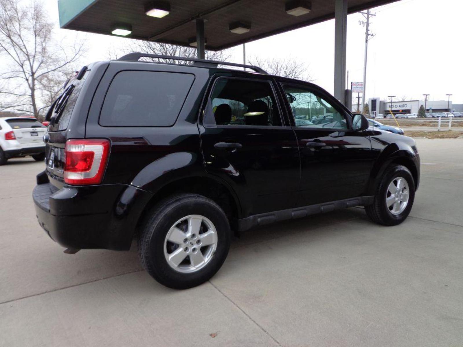 2009 BLACK FORD ESCAPE XLT (1FMCU93G29K) with an 3.0L engine, Automatic transmission, located at 6610 L St., Omaha, NE, 68117, (402) 731-7800, 41.212872, -96.014702 - FRESH TRADE-IN PRE-INSPECTED RUNS AND DRIVES GREAT! *****We have found that most customers do the majority of their shopping online before visiting a dealership. For this reason we feel it necessary to have a competitive price on our used vehicles right up front. We spend time researching the r - Photo #3