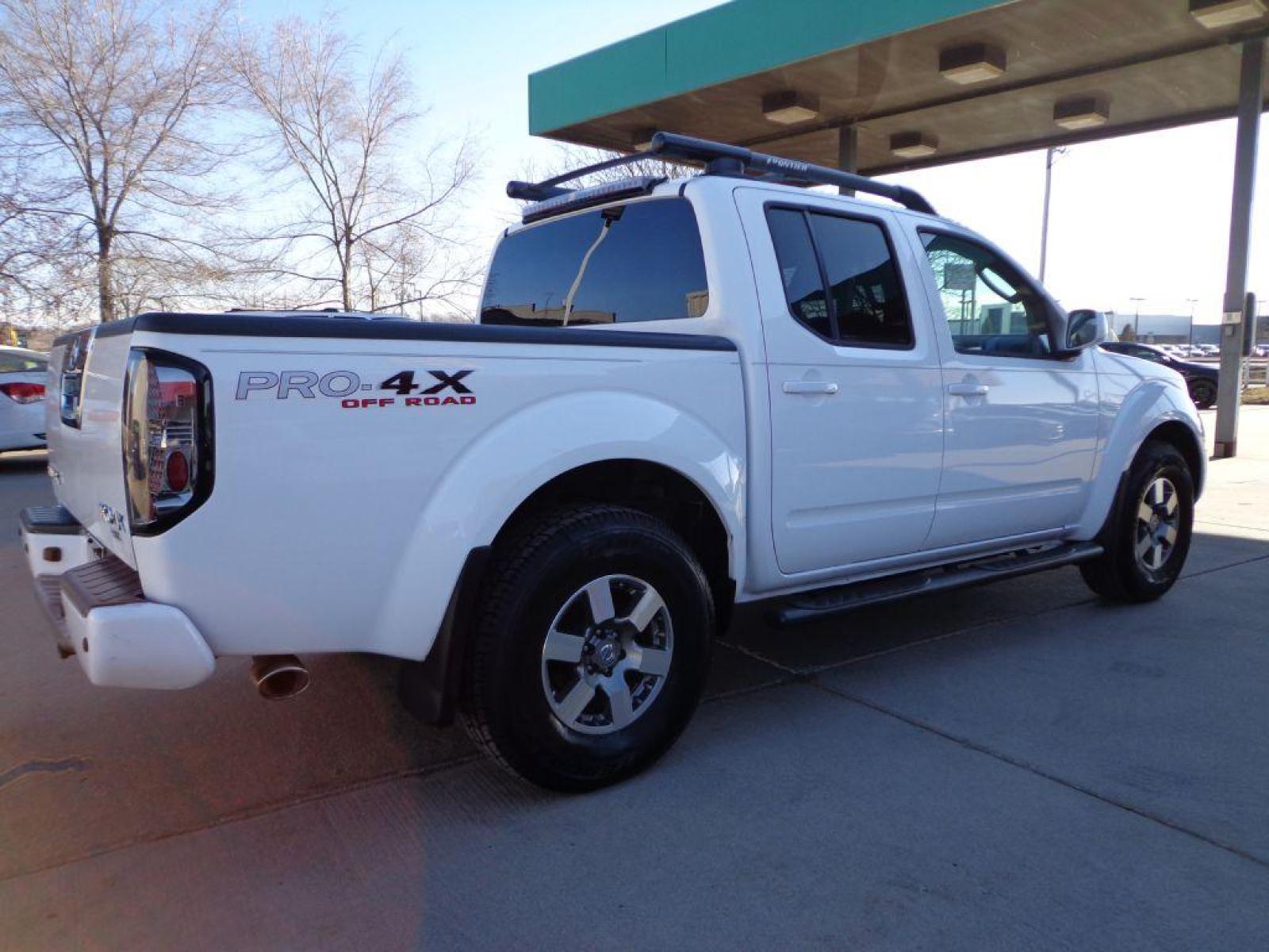 2011 WHITE NISSAN FRONTIER PRO-4X (1N6AD0EV9BC) with an 4.0L engine, Automatic transmission, located at 6610 L St., Omaha, NE, 68117, (402) 731-7800, 41.212872, -96.014702 - SHARP RUST FREE LOW MILEAGE PRO-4X LOADED WITH HEATED LEATHER, SUNROOF, ROCKFORD AUDIO AND NEW TIRES! *****We have found that most customers do the majority of their shopping online before visiting a dealership. For this reason we feel it necessary to have a competitive price on our used vehi - Photo #3