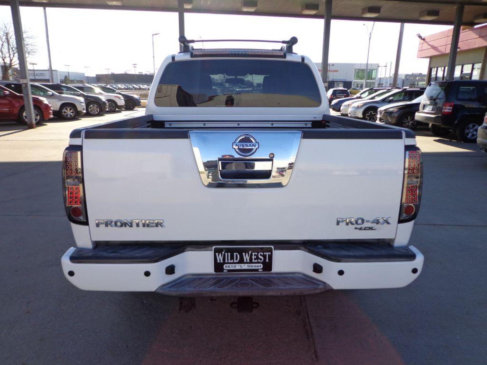 2011 WHITE NISSAN FRONTIER PRO-4X (1N6AD0EV9BC) with an 4.0L engine, Automatic transmission, located at 6610 L St., Omaha, NE, 68117, (402) 731-7800, 41.212872, -96.014702 - SHARP RUST FREE LOW MILEAGE PRO-4X LOADED WITH HEATED LEATHER, SUNROOF, ROCKFORD AUDIO AND NEW TIRES! *****We have found that most customers do the majority of their shopping online before visiting a dealership. For this reason we feel it necessary to have a competitive price on our used vehi - Photo #4