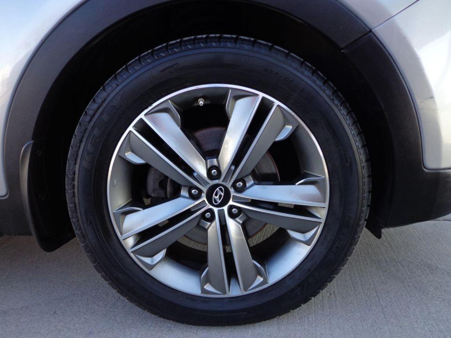 2014 GRAY HYUNDAI SANTA FE LIMITED (KM8SRDHF2EU) with an 3.3L engine, Automatic transmission, located at 6610 L St., Omaha, NE, 68117, (402) 731-7800, 41.212872, -96.014702 - LIMITED MODEL WITH A CLEAN CARFAX, LOW MILEAGE, LOADED WITH HEATED/COOLED SEATS, 2ND ROW BUCKETS, 3RD ROW, PANORAMIC ROOF, NAV AND BACKUP CAM! *****We have found that most customers do the majority of their shopping online before visiting a dealership. For this reason we feel it necessary to ha - Photo#8