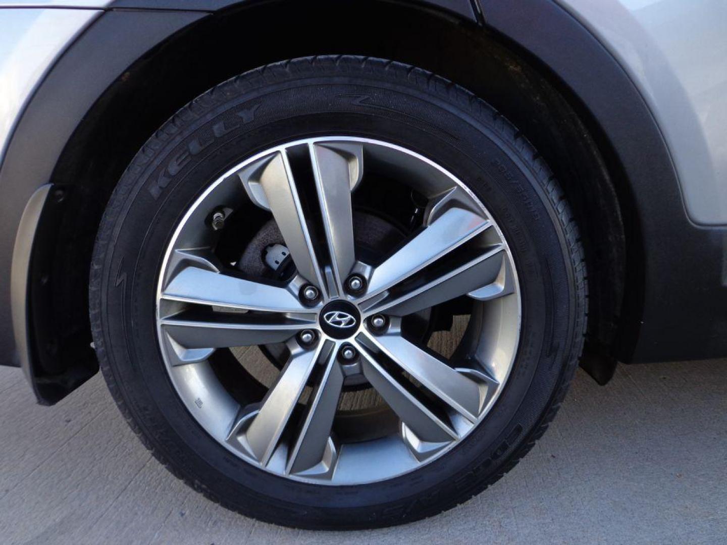 2014 GRAY HYUNDAI SANTA FE LIMITED (KM8SRDHF2EU) with an 3.3L engine, Automatic transmission, located at 6610 L St., Omaha, NE, 68117, (402) 731-7800, 41.212872, -96.014702 - LIMITED MODEL WITH A CLEAN CARFAX, LOW MILEAGE, LOADED WITH HEATED/COOLED SEATS, 2ND ROW BUCKETS, 3RD ROW, PANORAMIC ROOF, NAV AND BACKUP CAM! *****We have found that most customers do the majority of their shopping online before visiting a dealership. For this reason we feel it necessary to ha - Photo#9