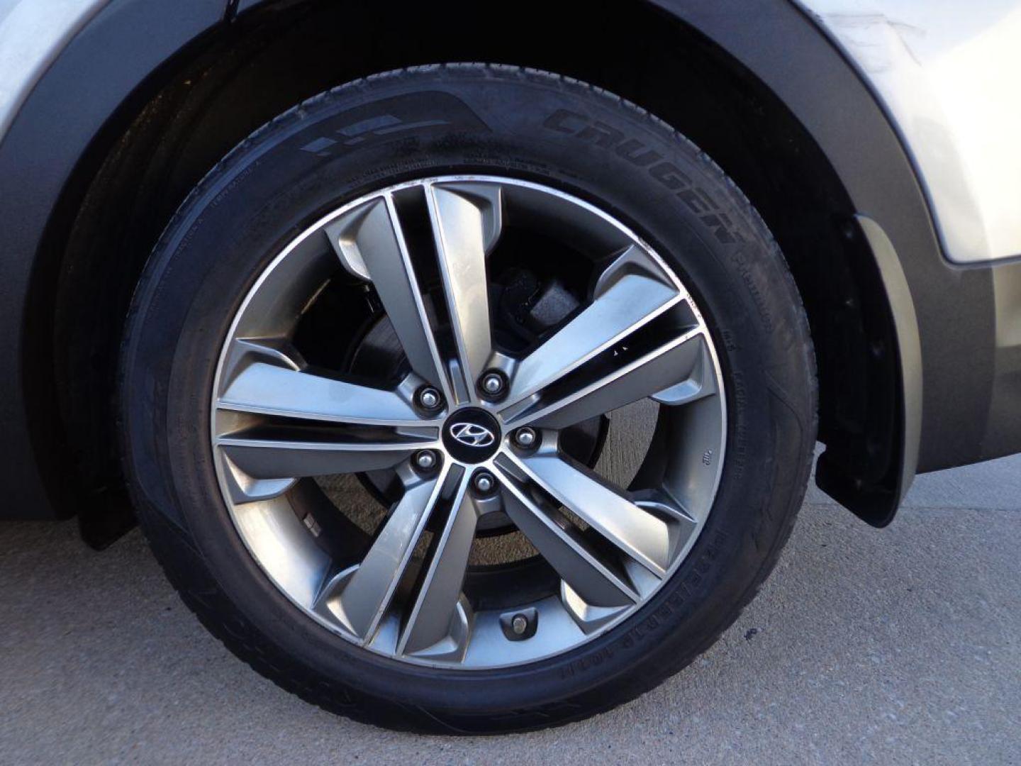 2014 GRAY HYUNDAI SANTA FE LIMITED (KM8SRDHF2EU) with an 3.3L engine, Automatic transmission, located at 6610 L St., Omaha, NE, 68117, (402) 731-7800, 41.212872, -96.014702 - LIMITED MODEL WITH A CLEAN CARFAX, LOW MILEAGE, LOADED WITH HEATED/COOLED SEATS, 2ND ROW BUCKETS, 3RD ROW, PANORAMIC ROOF, NAV AND BACKUP CAM! *****We have found that most customers do the majority of their shopping online before visiting a dealership. For this reason we feel it necessary to ha - Photo#10