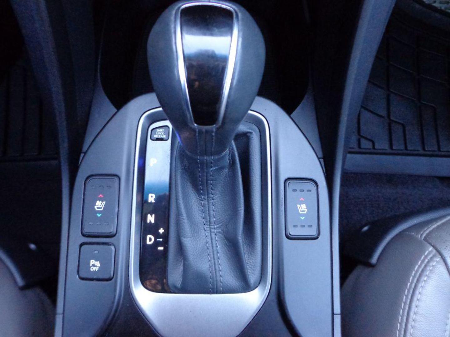 2014 GRAY HYUNDAI SANTA FE LIMITED (KM8SRDHF2EU) with an 3.3L engine, Automatic transmission, located at 6610 L St., Omaha, NE, 68117, (402) 731-7800, 41.212872, -96.014702 - LIMITED MODEL WITH A CLEAN CARFAX, LOW MILEAGE, LOADED WITH HEATED/COOLED SEATS, 2ND ROW BUCKETS, 3RD ROW, PANORAMIC ROOF, NAV AND BACKUP CAM! *****We have found that most customers do the majority of their shopping online before visiting a dealership. For this reason we feel it necessary to ha - Photo#22