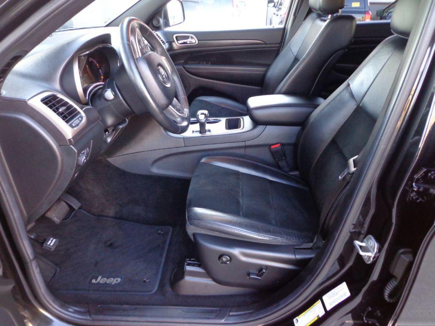 2014 BLACK JEEP GRAND CHEROKEE ALTITUDE (1C4RJFAG7EC) with an 3.6L engine, Automatic transmission, located at 6610 L St., Omaha, NE, 68117, (402) 731-7800, 41.212872, -96.014702 - 1-OWNER CLEAN CARFAX LOW MILEAGE LOADED WITH BLACKOUT PACKAGE, NAV, HEATED SEATS/STEERING WHEEL, SUNROOF, REMOTE START AND NEWER 20' TIRES *****We have found that most customers do the majority of their shopping online before visiting a dealership. For this reason we feel it necessary to have a - Photo#12