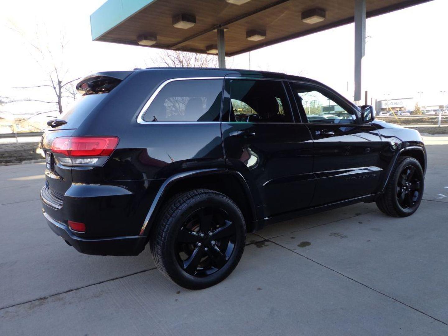2014 BLACK JEEP GRAND CHEROKEE ALTITUDE (1C4RJFAG7EC) with an 3.6L engine, Automatic transmission, located at 6610 L St., Omaha, NE, 68117, (402) 731-7800, 41.212872, -96.014702 - 1-OWNER CLEAN CARFAX LOW MILEAGE LOADED WITH BLACKOUT PACKAGE, NAV, HEATED SEATS/STEERING WHEEL, SUNROOF, REMOTE START AND NEWER 20' TIRES *****We have found that most customers do the majority of their shopping online before visiting a dealership. For this reason we feel it necessary to have a - Photo#3