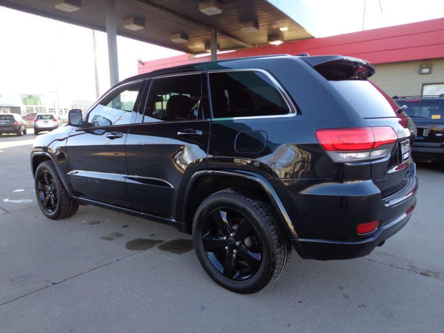 2014 BLACK JEEP GRAND CHEROKEE ALTITUDE (1C4RJFAG7EC) with an 3.6L engine, Automatic transmission, located at 6610 L St., Omaha, NE, 68117, (402) 731-7800, 41.212872, -96.014702 - 1-OWNER CLEAN CARFAX LOW MILEAGE LOADED WITH BLACKOUT PACKAGE, NAV, HEATED SEATS/STEERING WHEEL, SUNROOF, REMOTE START AND NEWER 20' TIRES *****We have found that most customers do the majority of their shopping online before visiting a dealership. For this reason we feel it necessary to have a - Photo#5