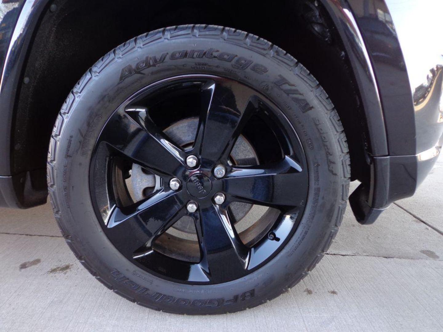 2014 BLACK JEEP GRAND CHEROKEE ALTITUDE (1C4RJFAG7EC) with an 3.6L engine, Automatic transmission, located at 6610 L St., Omaha, NE, 68117, (402) 731-7800, 41.212872, -96.014702 - 1-OWNER CLEAN CARFAX LOW MILEAGE LOADED WITH BLACKOUT PACKAGE, NAV, HEATED SEATS/STEERING WHEEL, SUNROOF, REMOTE START AND NEWER 20' TIRES *****We have found that most customers do the majority of their shopping online before visiting a dealership. For this reason we feel it necessary to have a - Photo#8