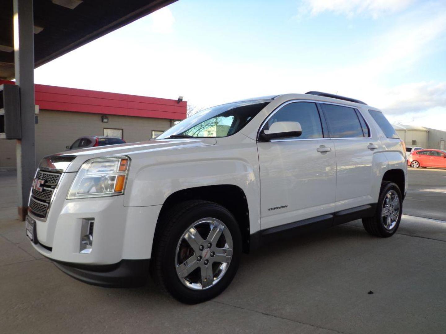 2012 WHITE GMC TERRAIN SLT (2GKFLVE58C6) with an 3.0L engine, Automatic transmission, located at 6610 L St., Omaha, NE, 68117, (402) 731-7800, 41.212872, -96.014702 - SHARP LOW MILE SLT V6 WITH HEATED LEATHER, BACKUP CAM, SUNROOF AND NEWER TIRES! *****We have found that most customers do the majority of their shopping online before visiting a dealership. For this reason we feel it necessary to have a competitive price on our used vehicles right up front. We - Photo#0