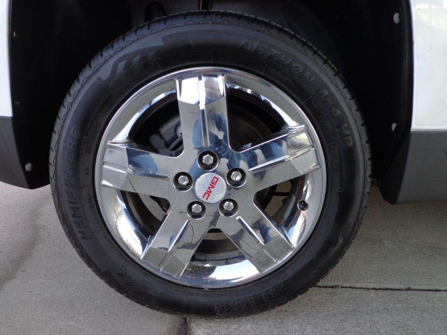 2012 WHITE GMC TERRAIN SLT (2GKFLVE58C6) with an 3.0L engine, Automatic transmission, located at 6610 L St., Omaha, NE, 68117, (402) 731-7800, 41.212872, -96.014702 - SHARP LOW MILE SLT V6 WITH HEATED LEATHER, BACKUP CAM, SUNROOF AND NEWER TIRES! *****We have found that most customers do the majority of their shopping online before visiting a dealership. For this reason we feel it necessary to have a competitive price on our used vehicles right up front. We - Photo#9