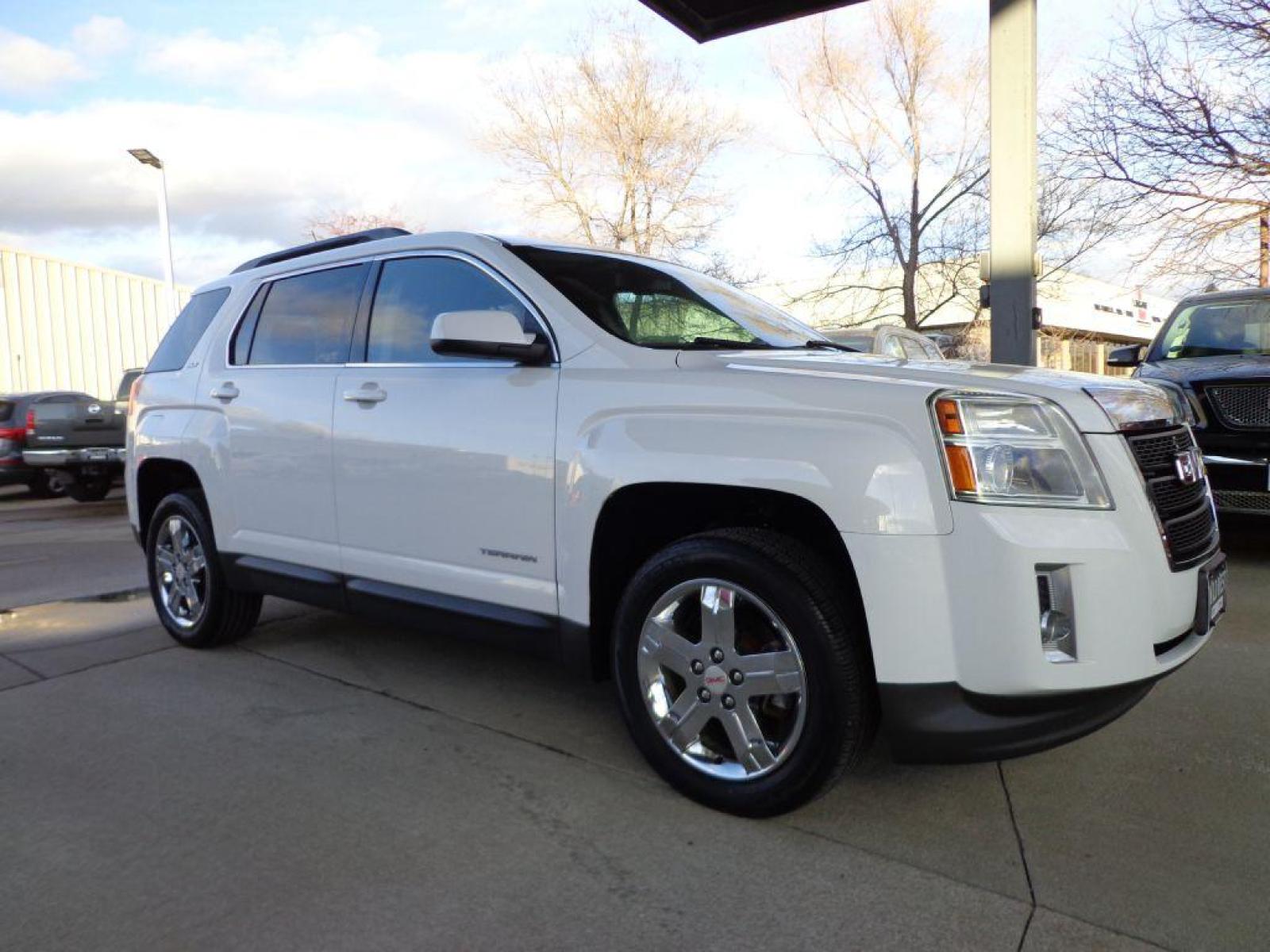 2012 WHITE GMC TERRAIN SLT (2GKFLVE58C6) with an 3.0L engine, Automatic transmission, located at 6610 L St., Omaha, NE, 68117, (402) 731-7800, 41.212872, -96.014702 - SHARP LOW MILE SLT V6 WITH HEATED LEATHER, BACKUP CAM, SUNROOF AND NEWER TIRES! *****We have found that most customers do the majority of their shopping online before visiting a dealership. For this reason we feel it necessary to have a competitive price on our used vehicles right up front. We - Photo #2
